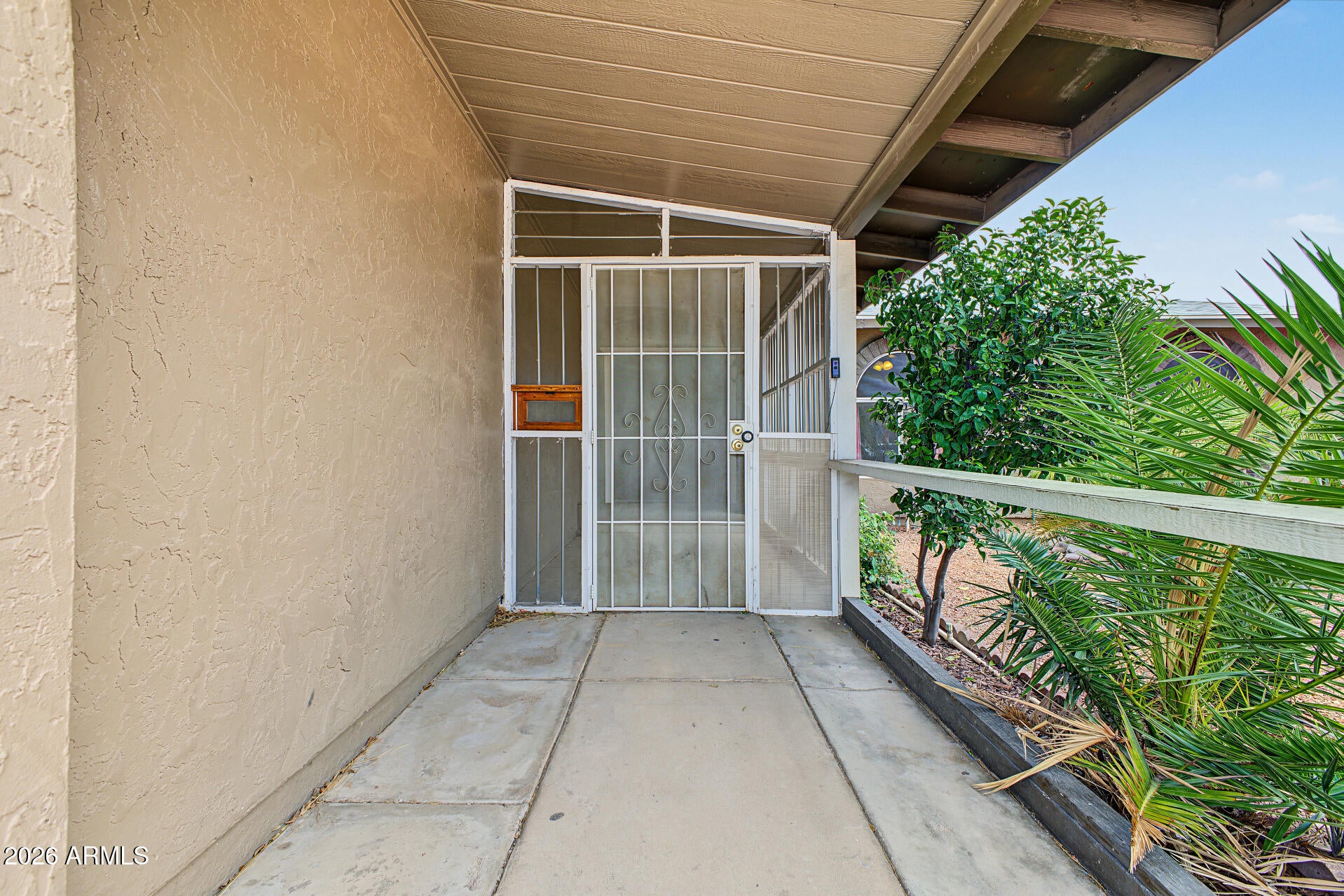 1040 S VINEYARD --