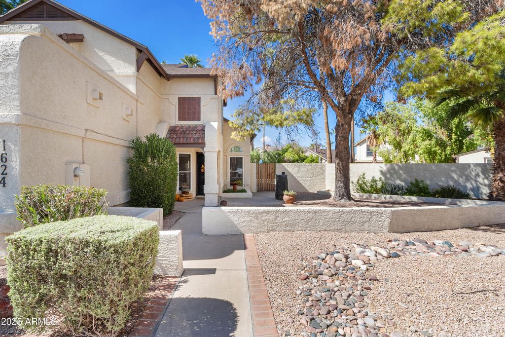 Photo of 1624 N Calle Circle, Chandler, AZ 85224 (MLS # 6927642)