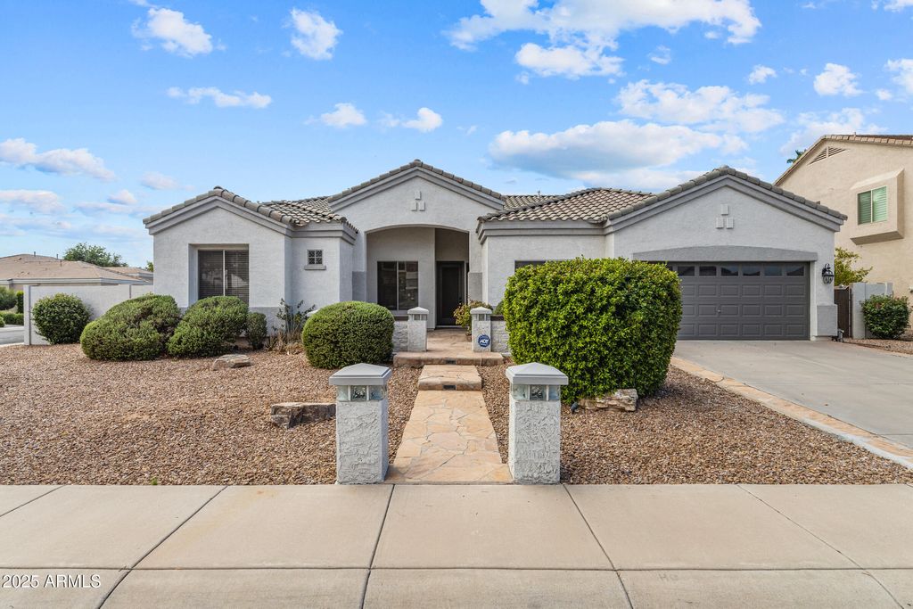 Photo of 3111 E Canyon Creek Drive, Gilbert, AZ 85295 (MLS # 6918755)
