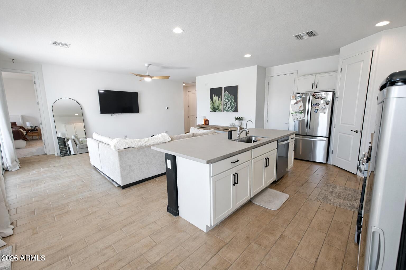 11253 E ULYSSES Avenue