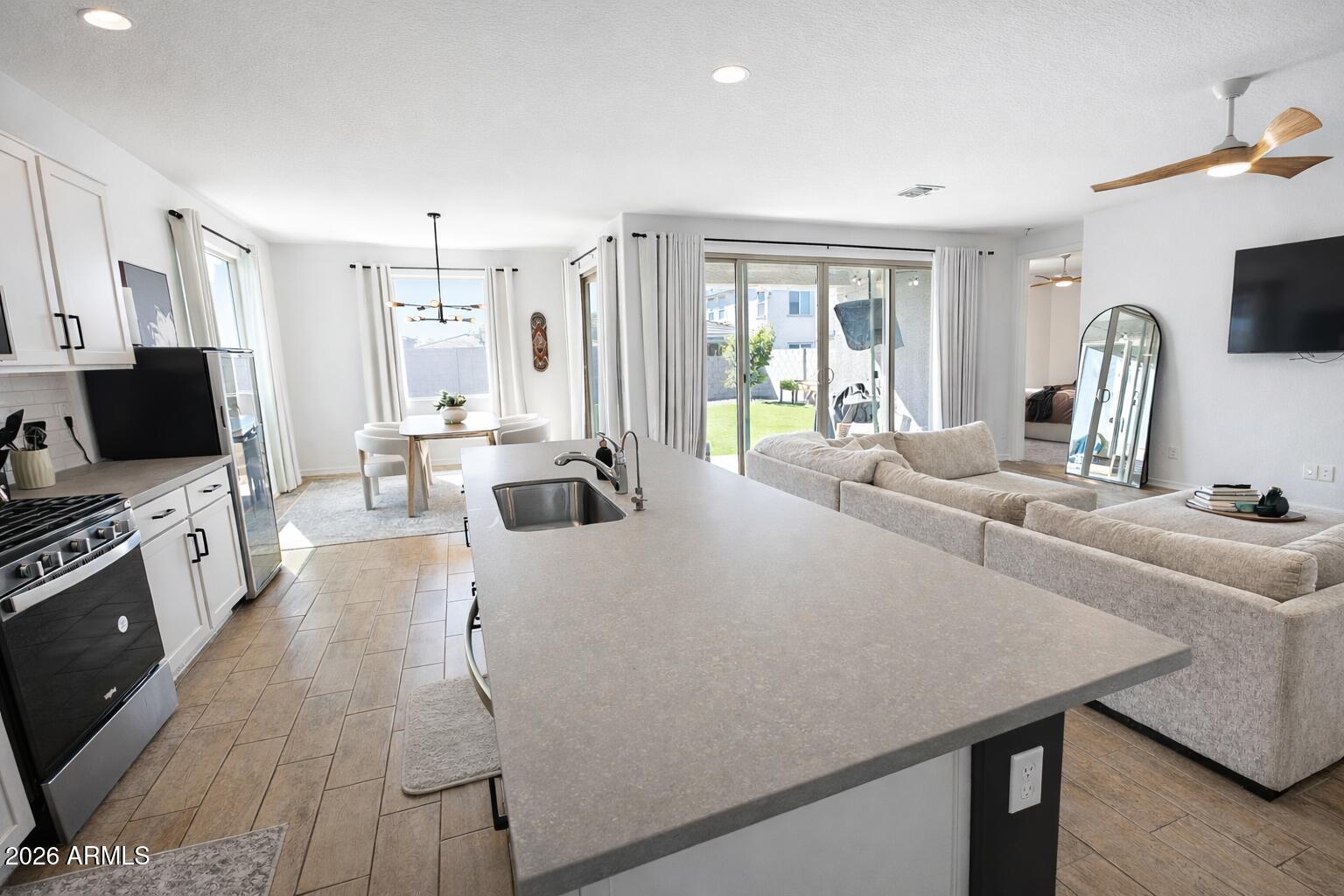 11253 E ULYSSES Avenue