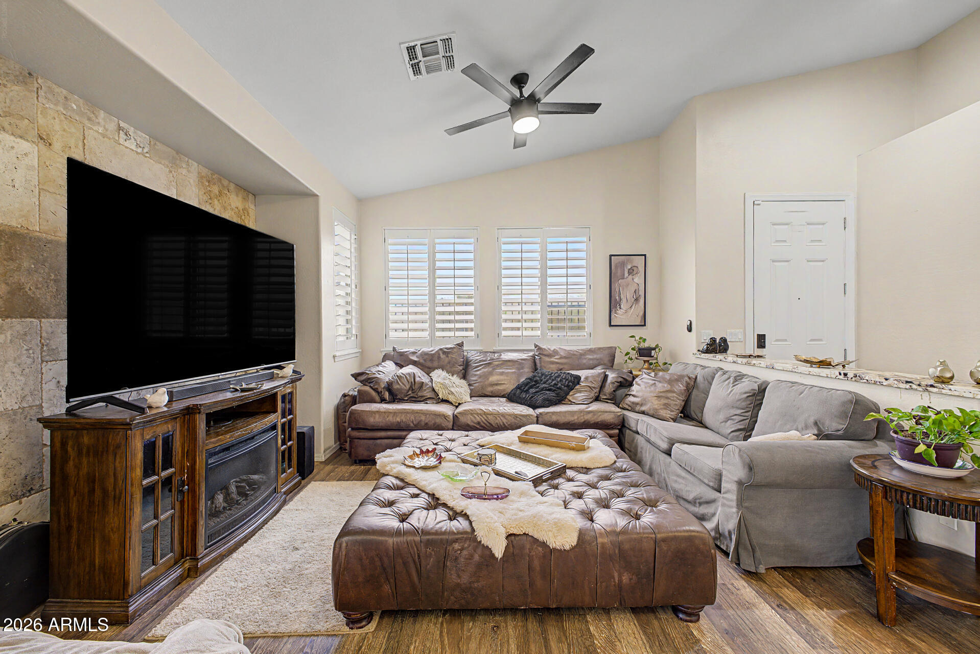 STONECLIFFE CONDOMINIUM - Residential