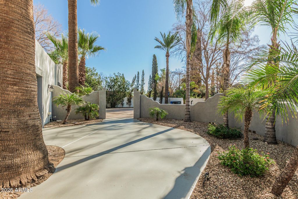 Photo of 330 W Northern Avenue, Phoenix, AZ 85021 (MLS # 6974576)