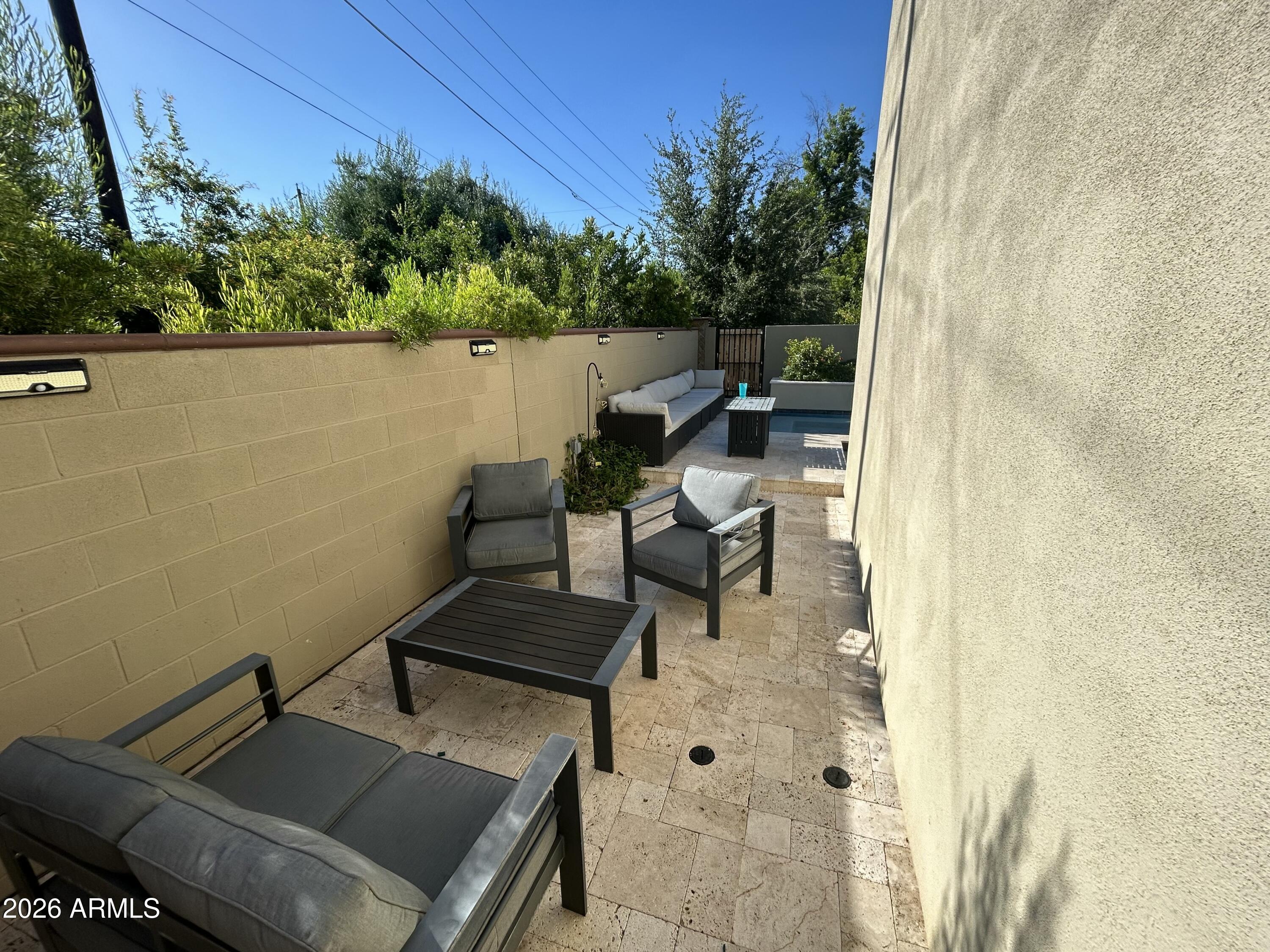 1910 E MISSOURI Avenue