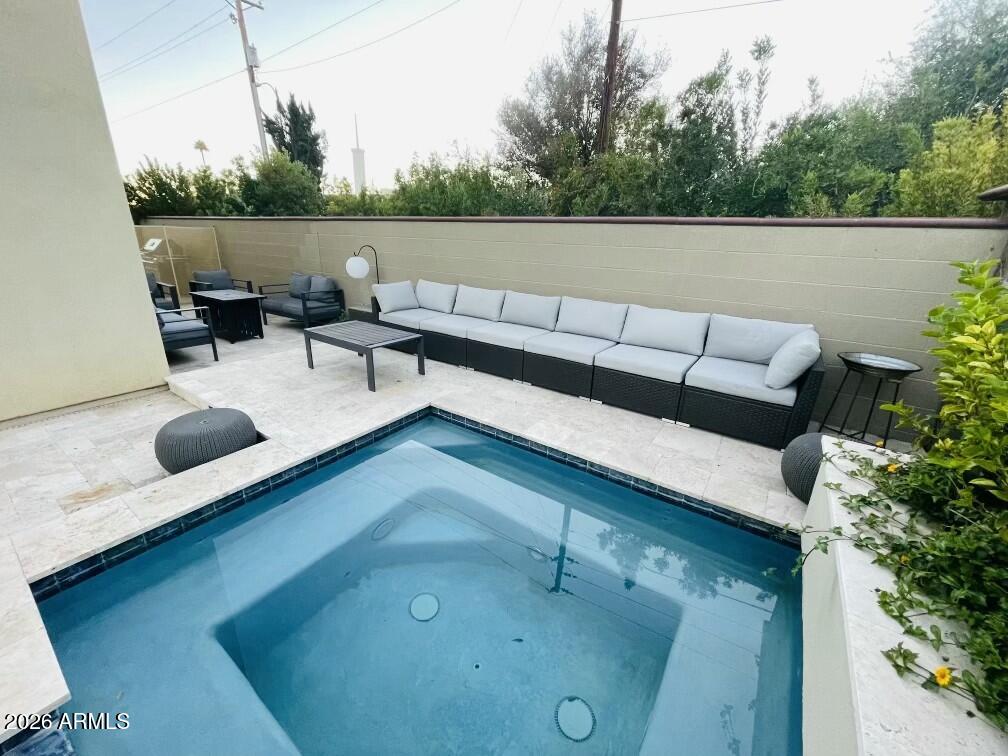 1910 E MISSOURI Avenue