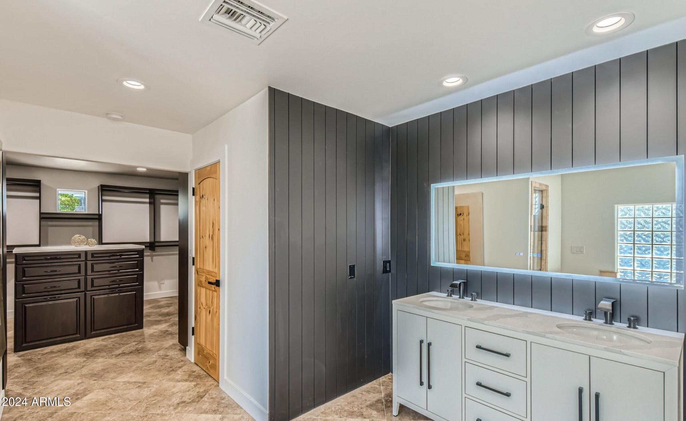 Fountain Hills, Arizona 85268, United States, 5 Bedrooms Bedrooms, ,4 BathroomsBathrooms,Residential,Pending,24704