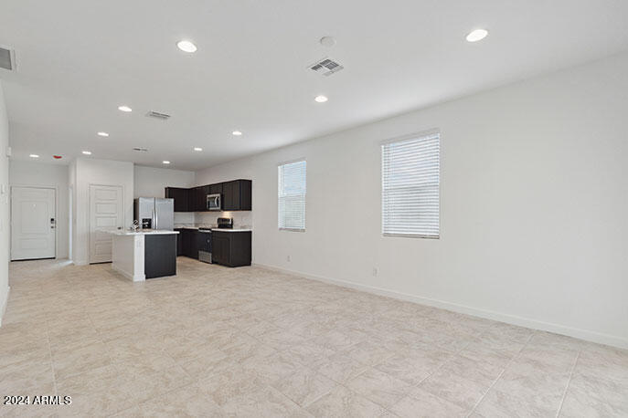 492 W BUNKER HILL Street