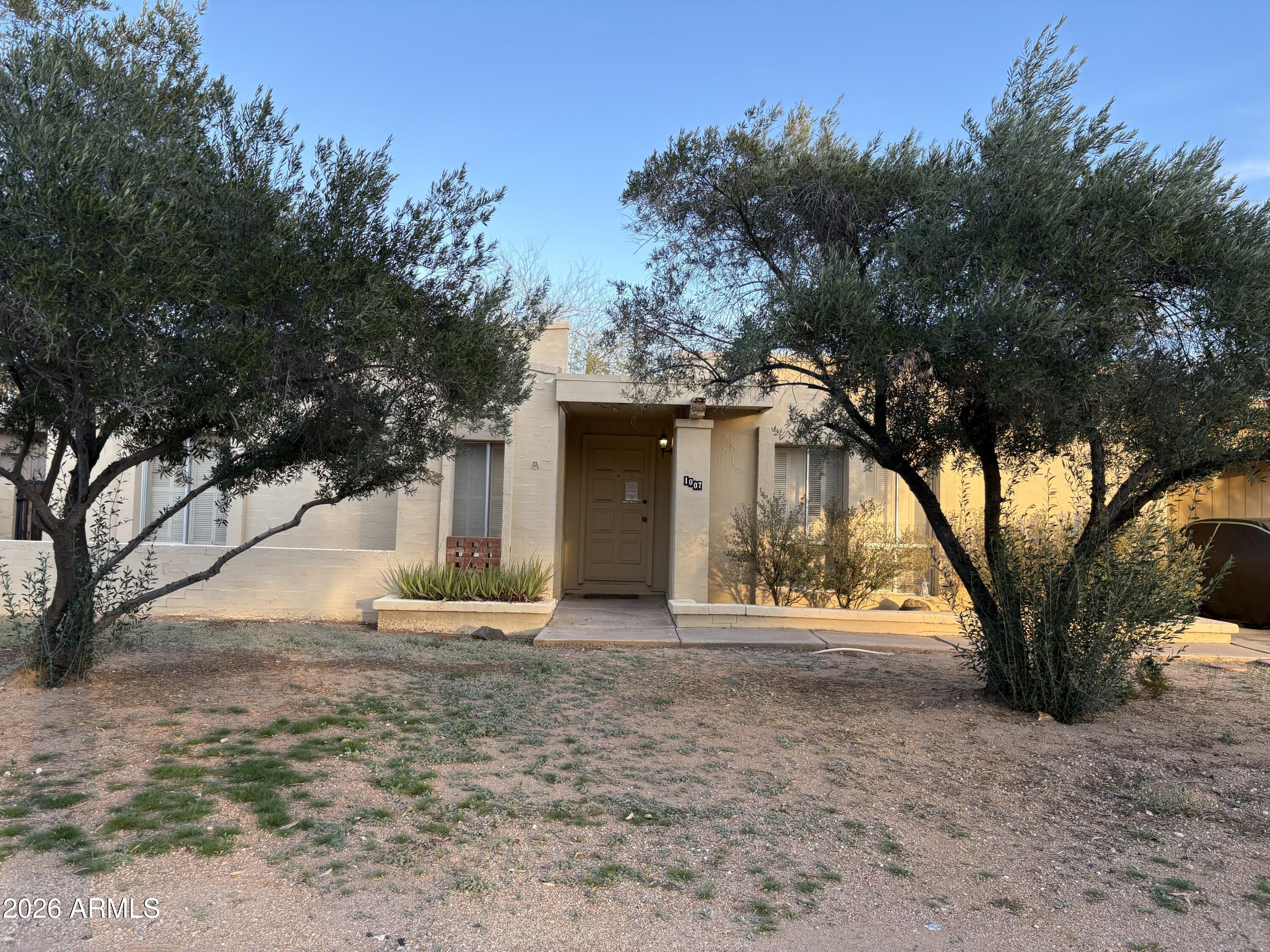 1007 E VILLAGE CIRCLE Drive N