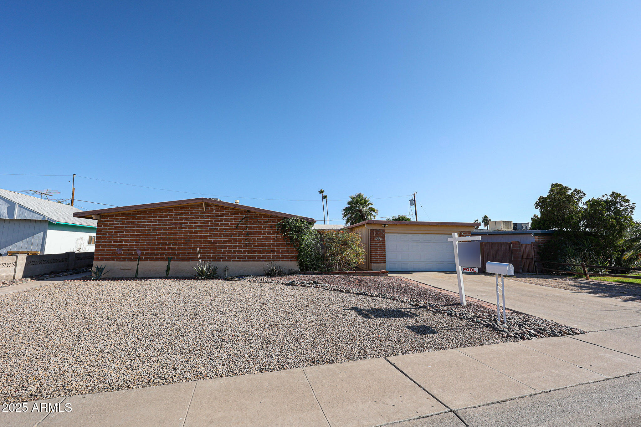 2933 W DEL MAR Lane