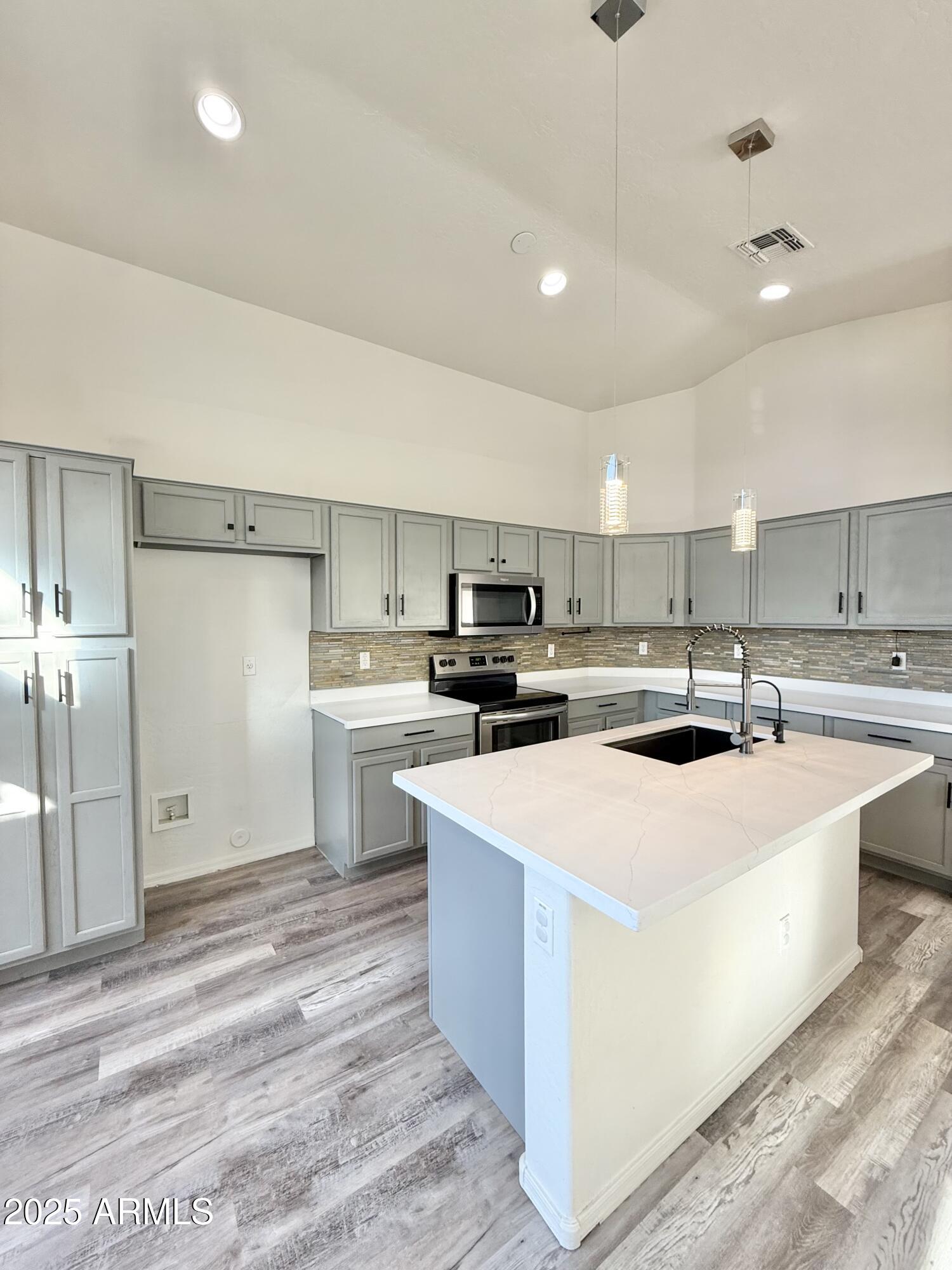 13737 W BERRIDGE Lane