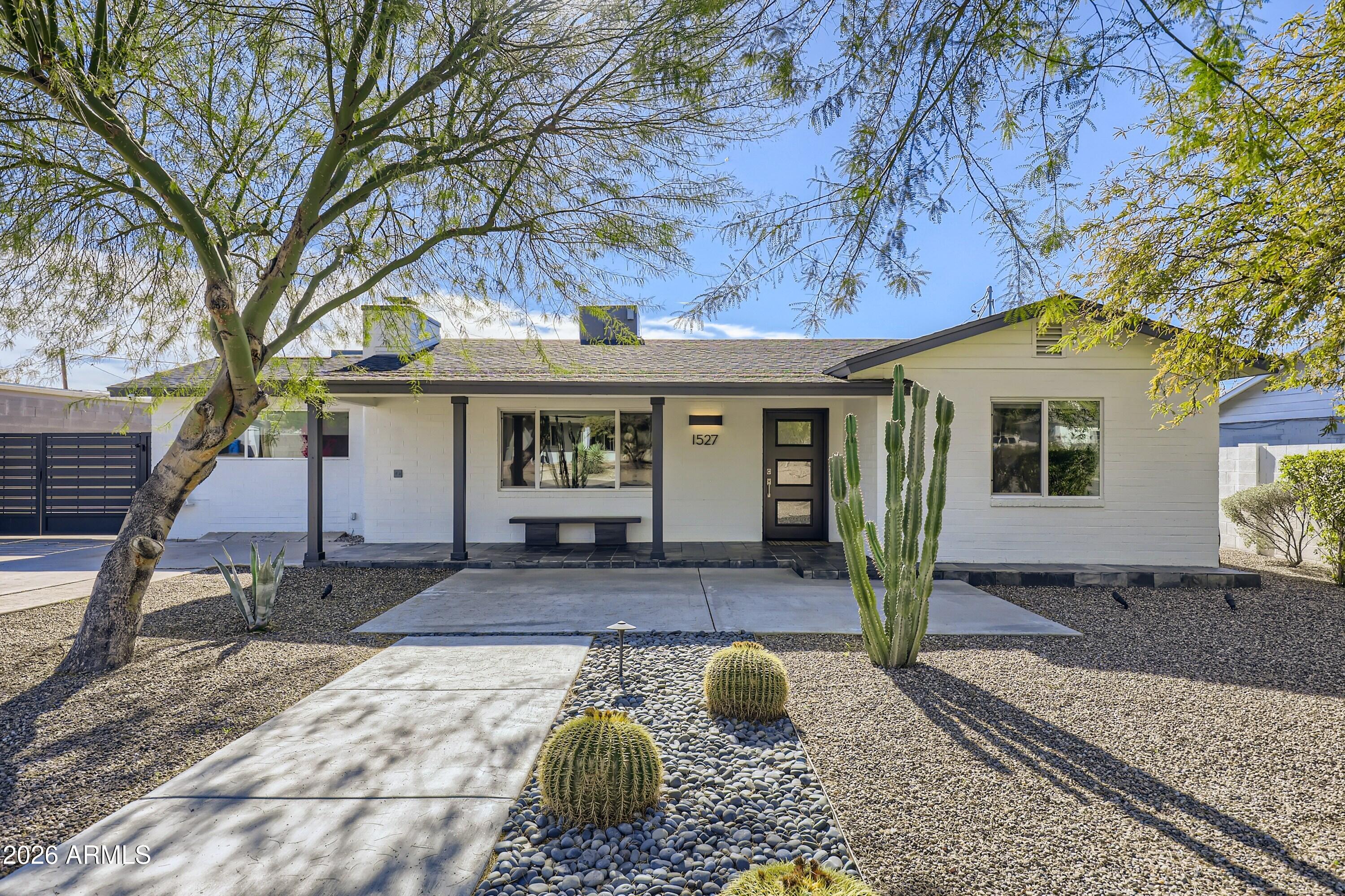 1527 E EL CAMINO Drive