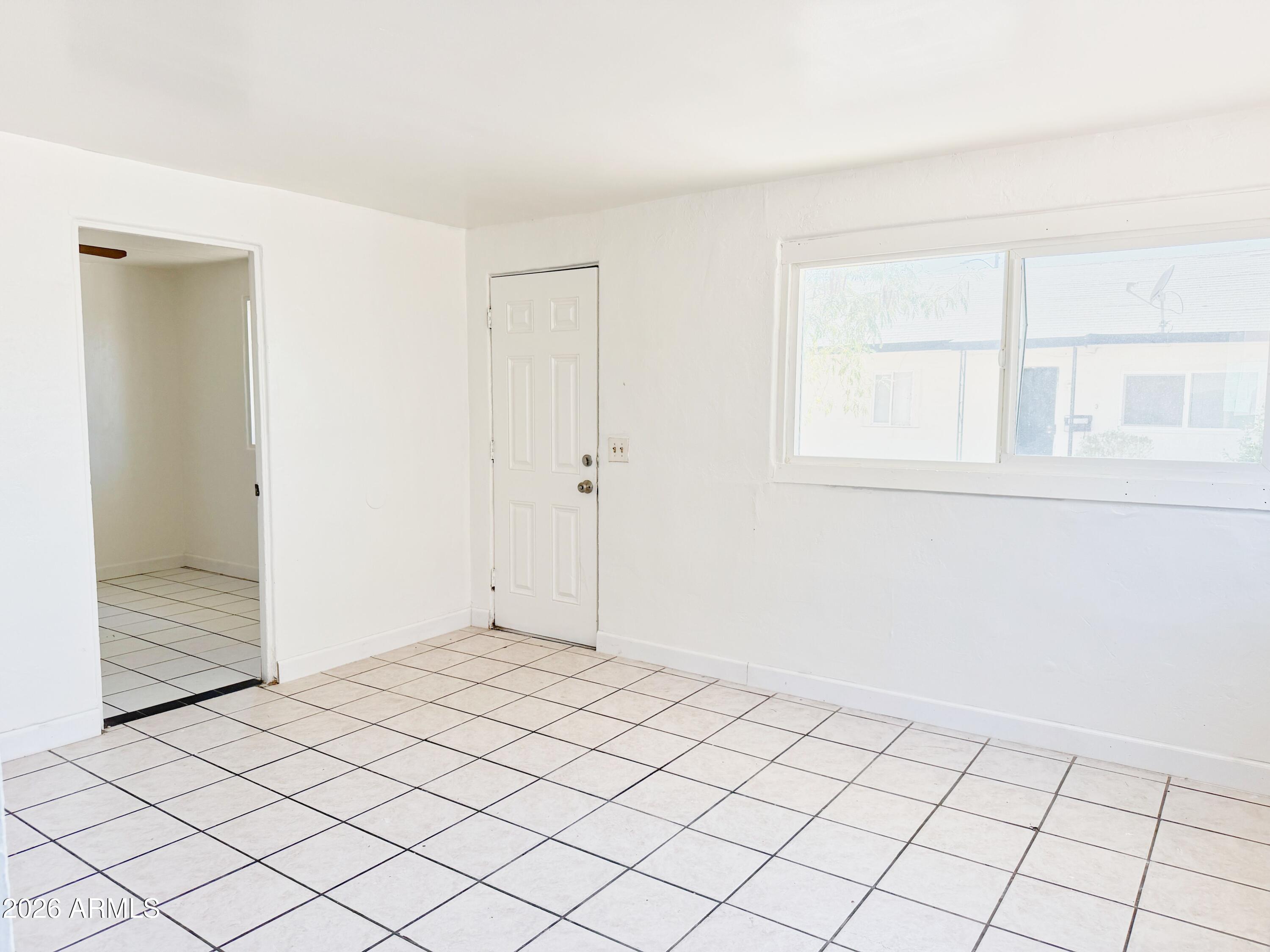 1125 E Devonshire Avenue 8