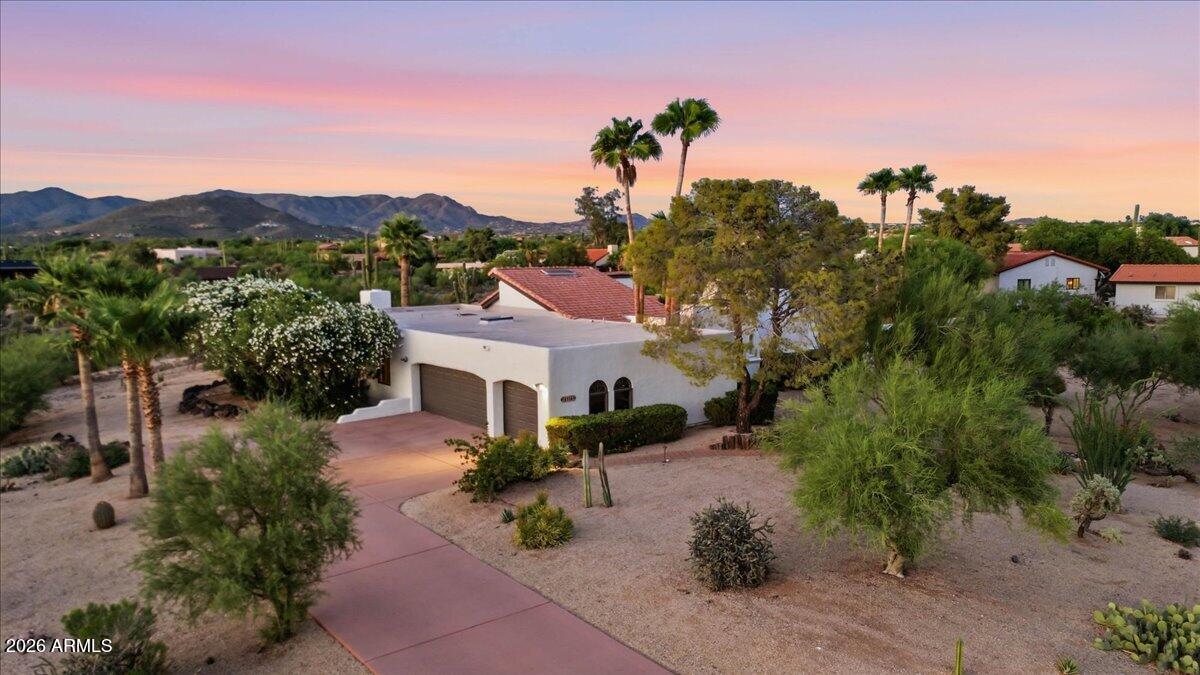 8956 E VENUS Drive