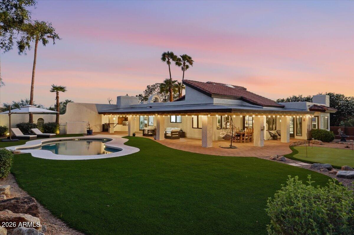 8956 E VENUS Drive