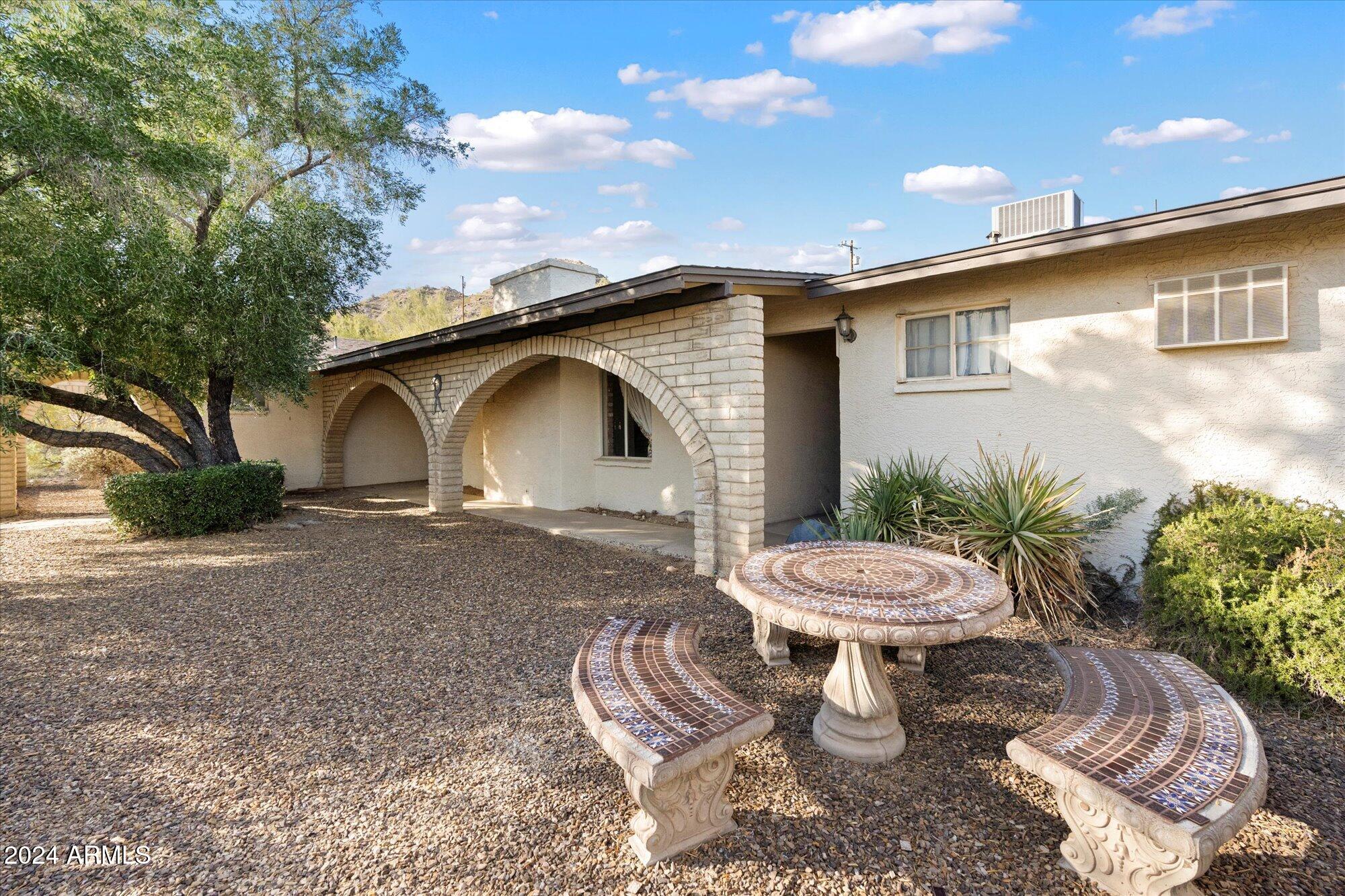 2716 E VOLTAIRE Avenue