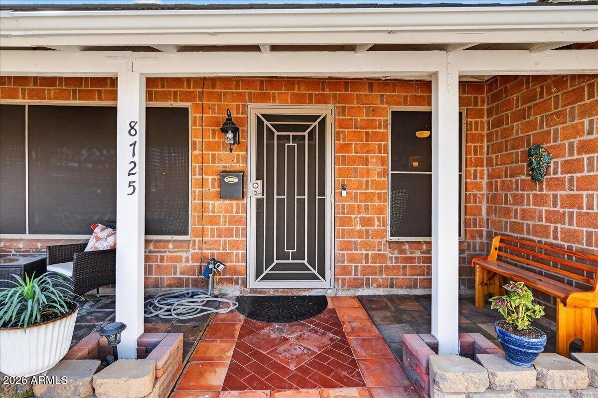 8725 E JACKRABBIT Road