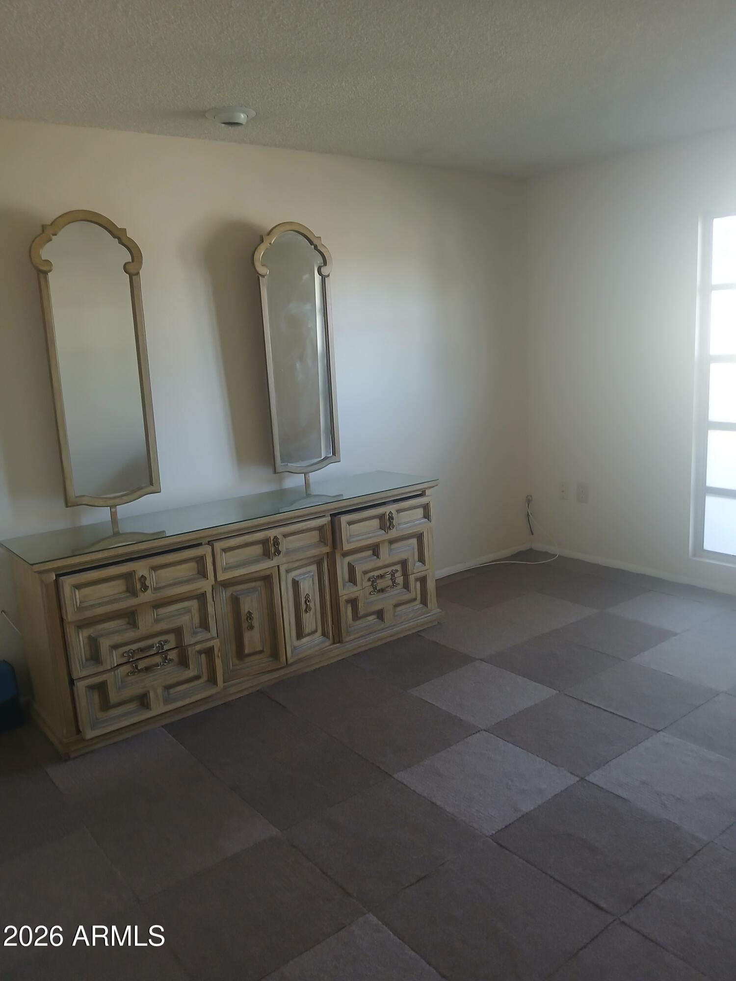 9905 W HAWTHORN Drive