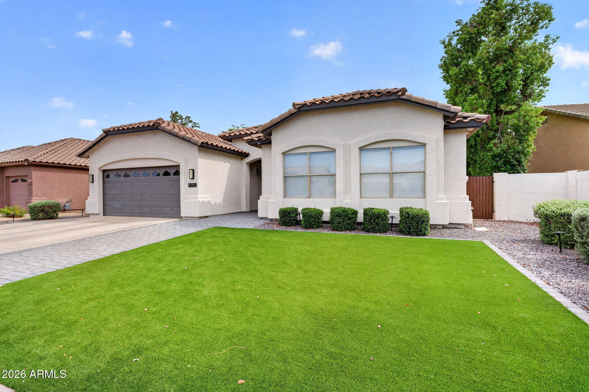 905 W BEECHNUT Drive