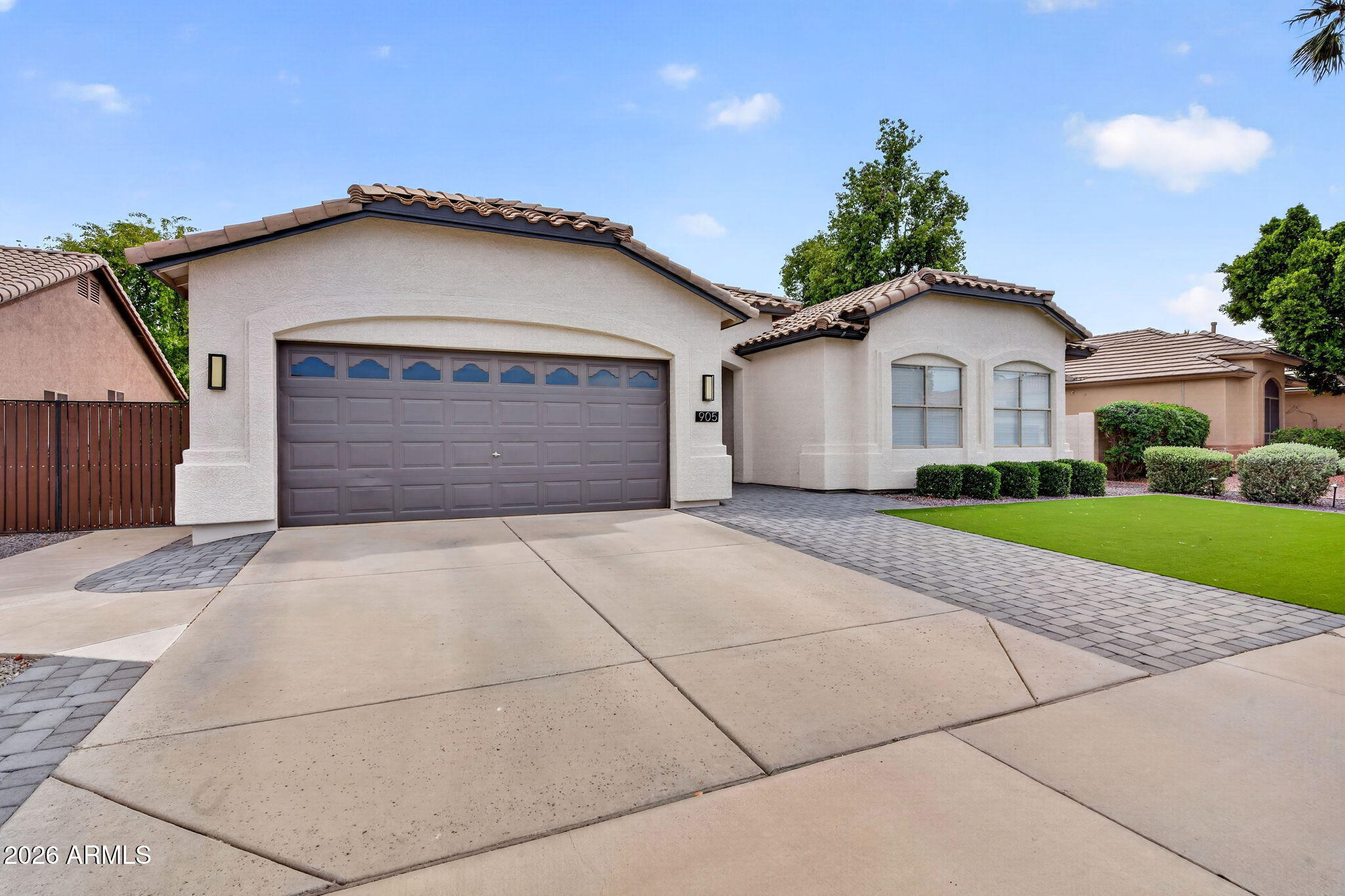 905 W BEECHNUT Drive