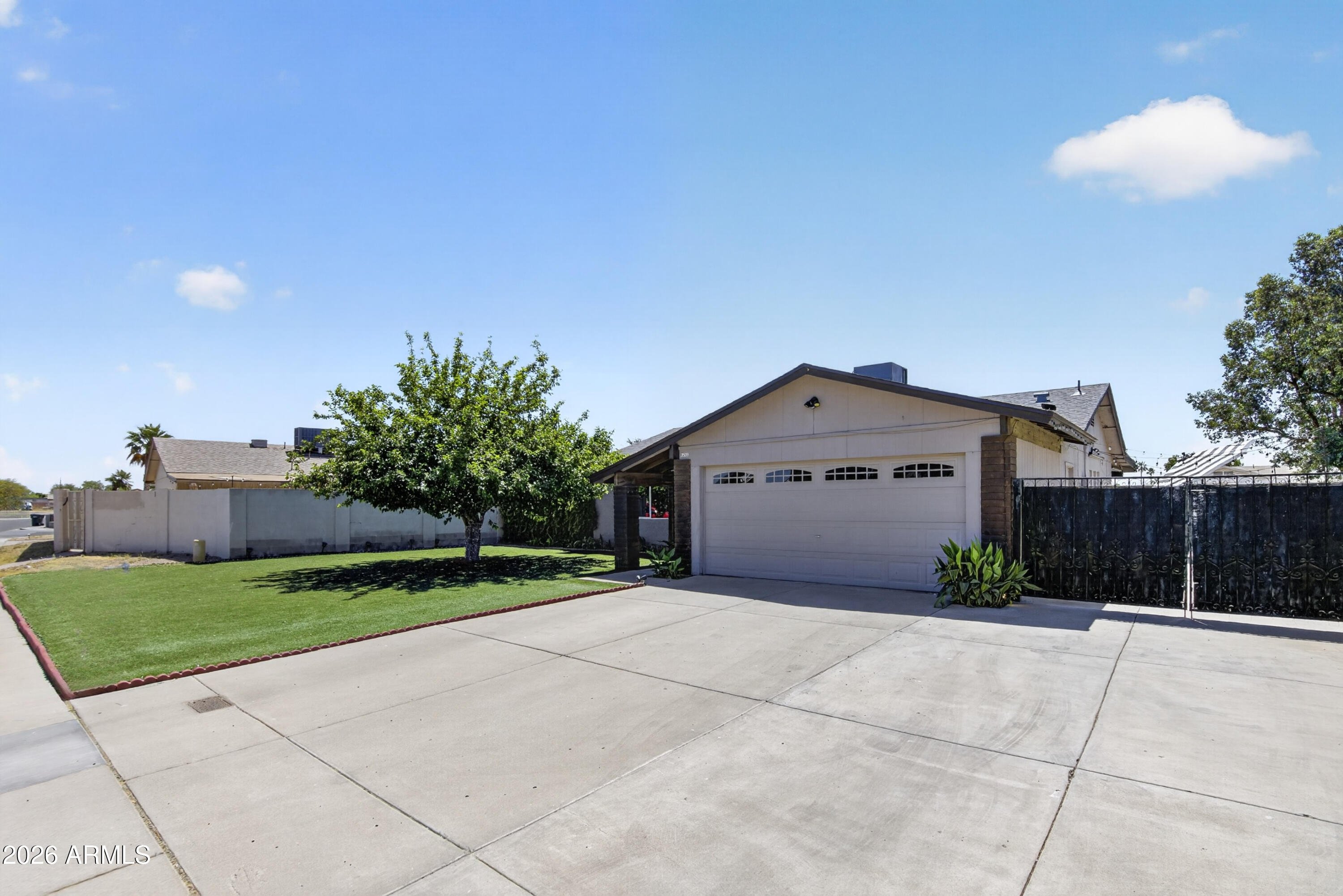 7539 W HIGHLAND Avenue