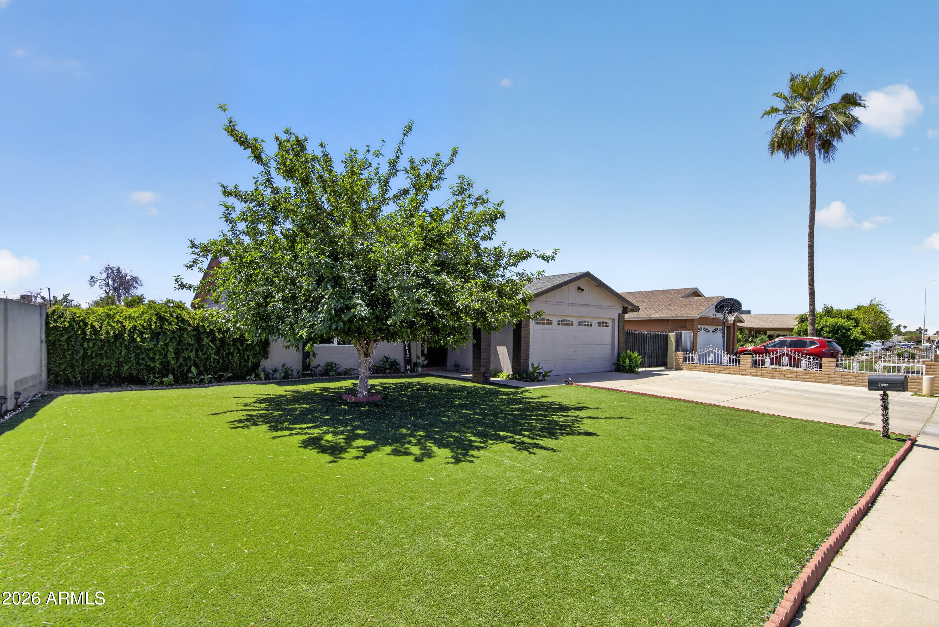 7539 W HIGHLAND Avenue