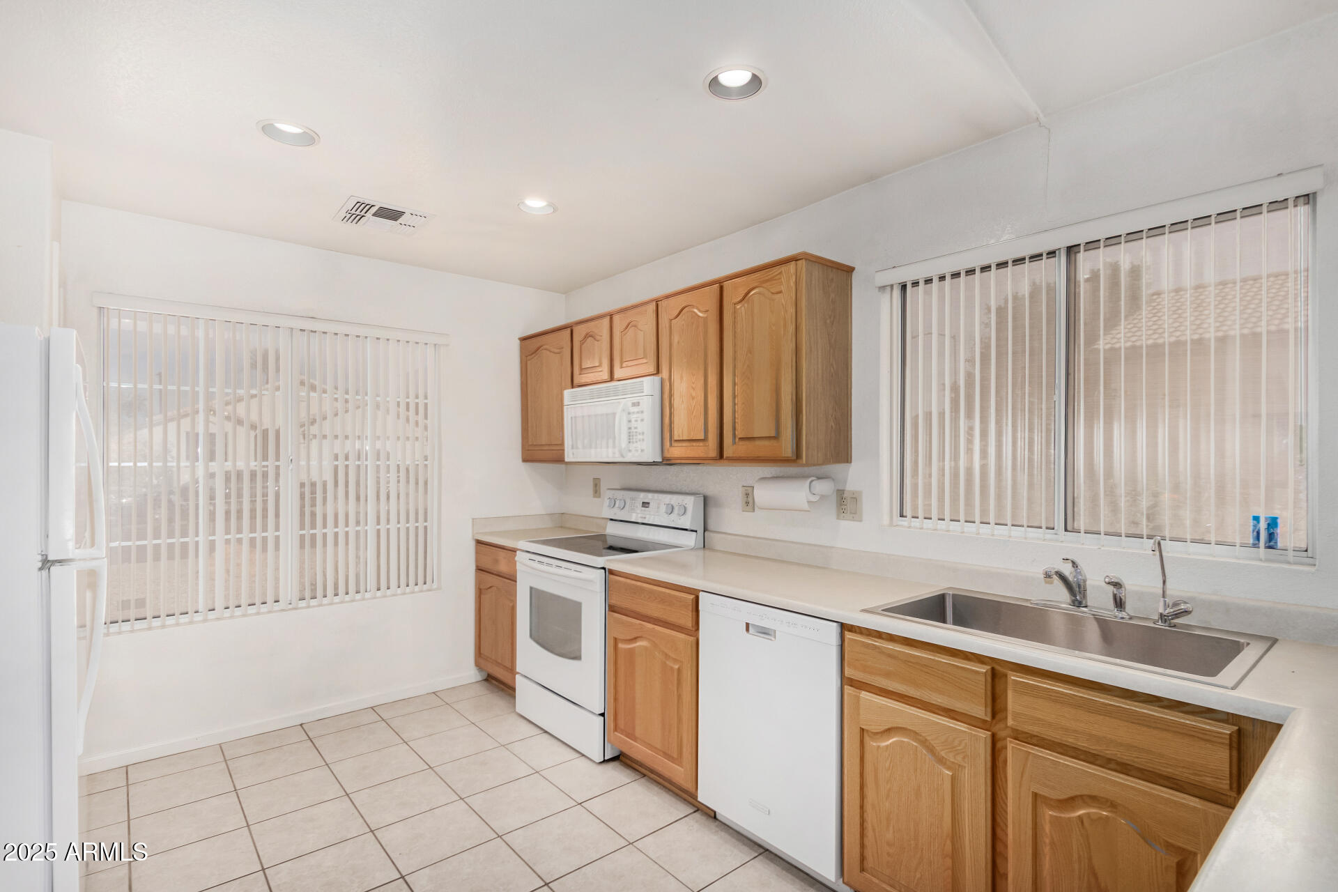 7367 W PEPPERTREE Lane