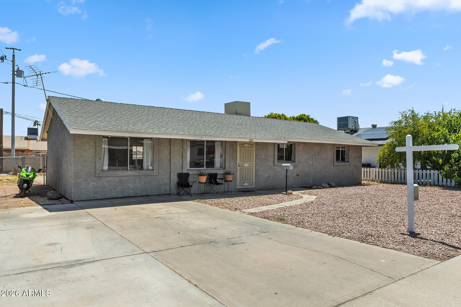 211 W BRINKER Drive