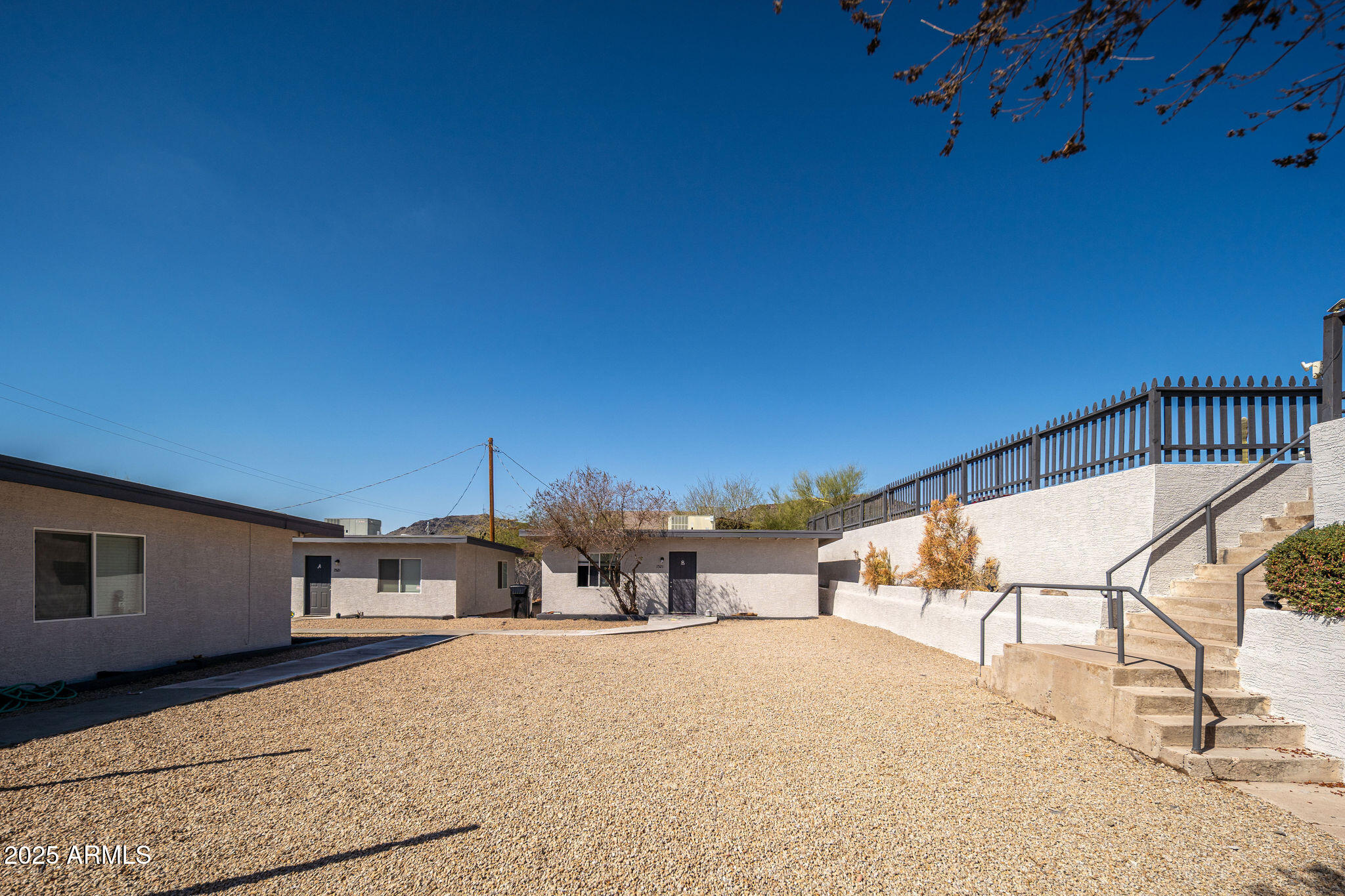1521 E Sunnyside Drive