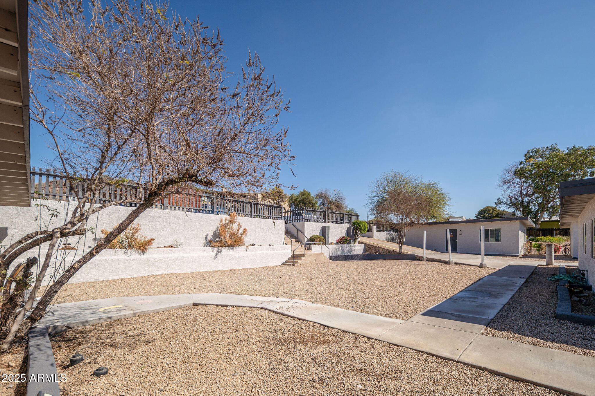 1521 E Sunnyside Drive