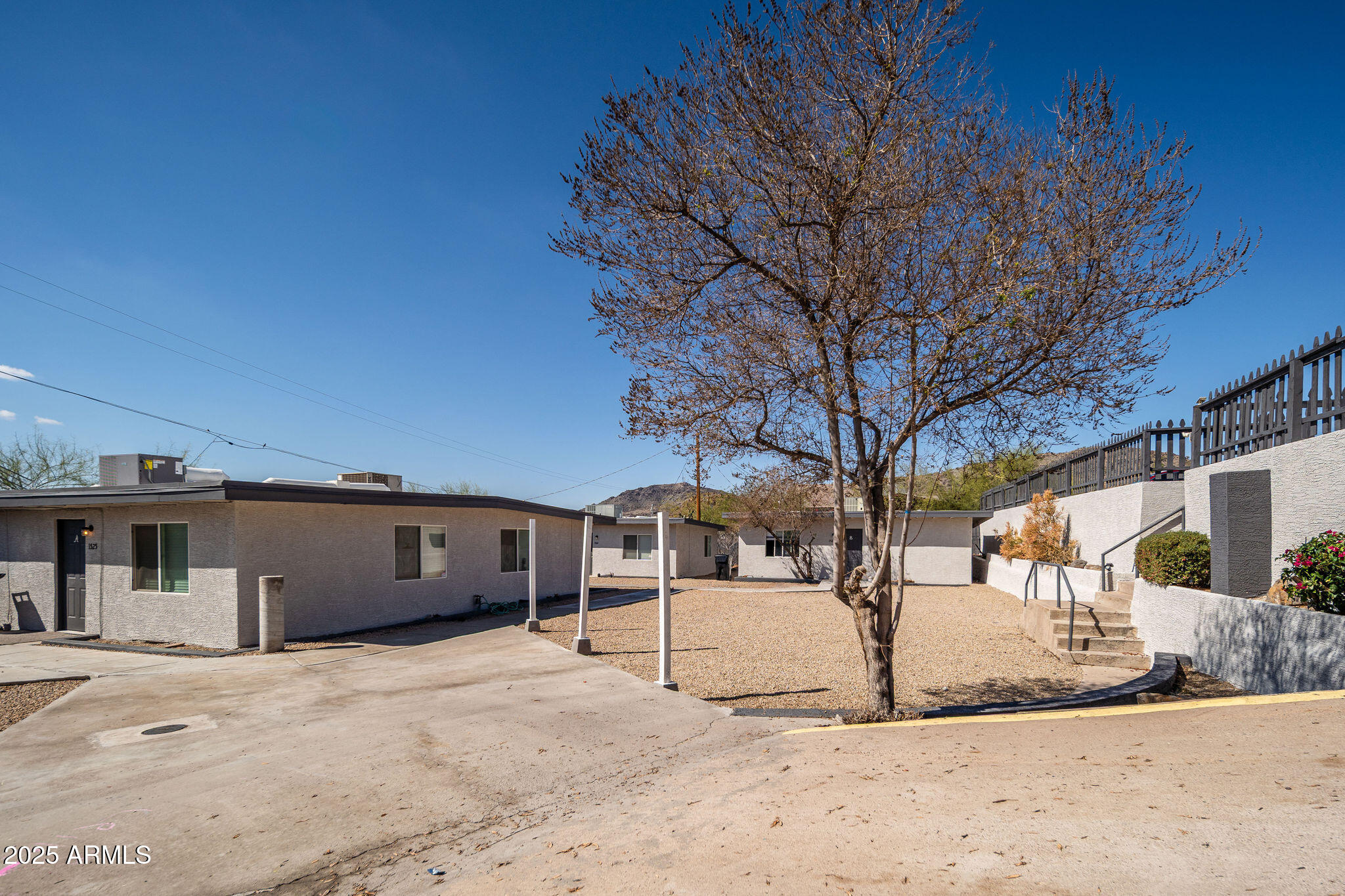 1521 E Sunnyside Drive