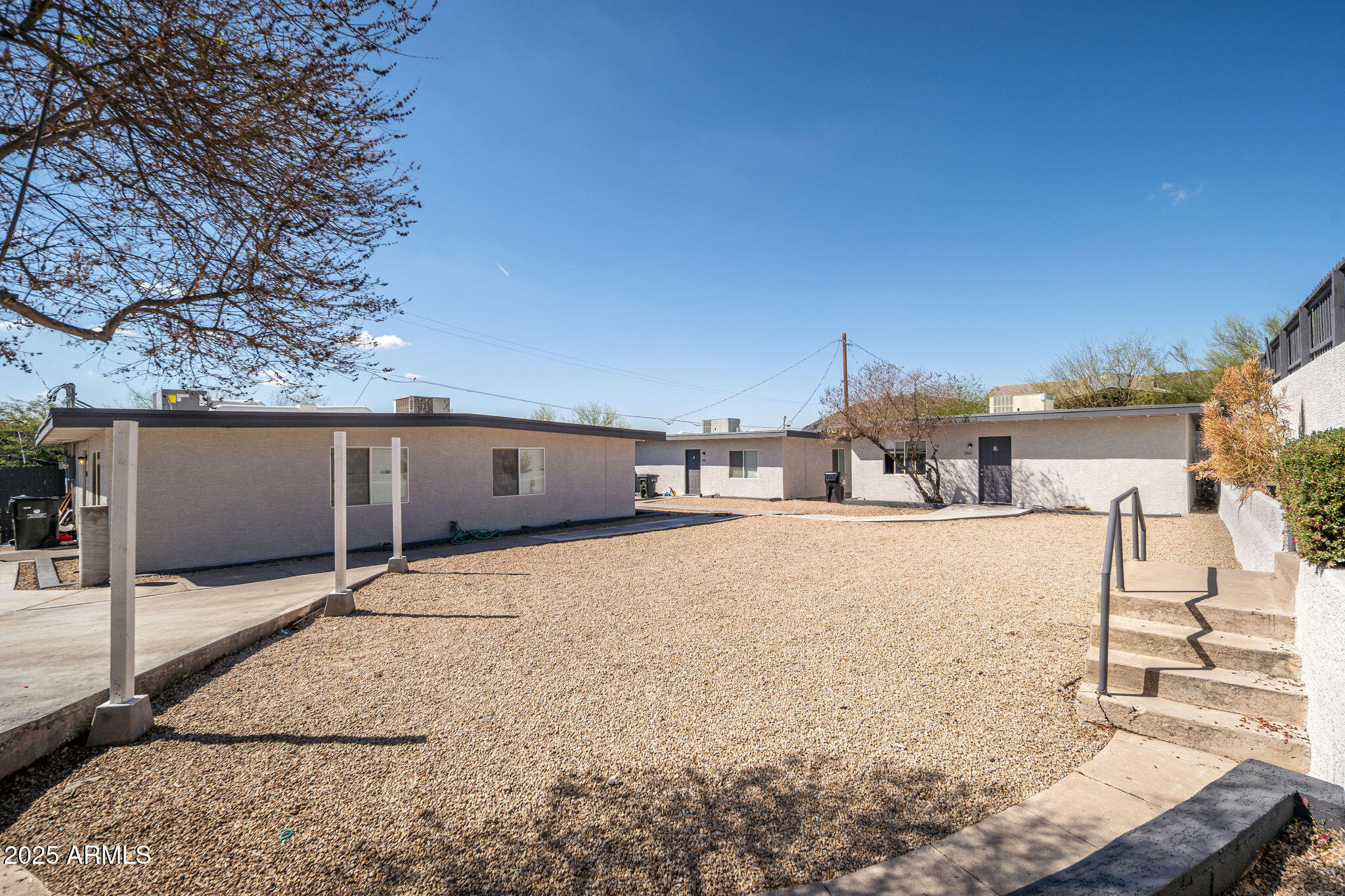 1521 E Sunnyside Drive