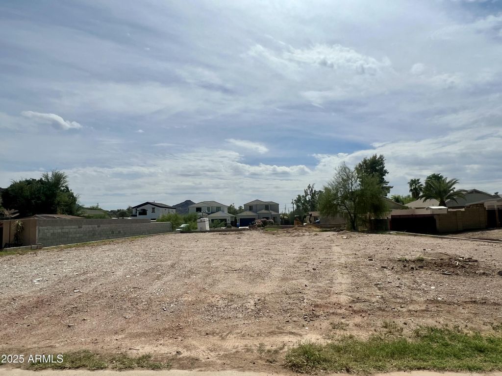 Photo of 1409 E Yucca Street #-, Phoenix, AZ 85020 (MLS # 6921050)