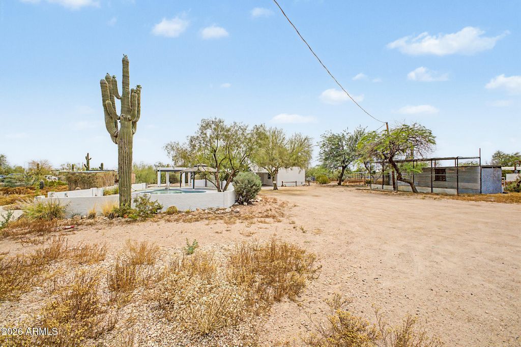 Photo of 1065 W Whiteley Street, Apache Junction, AZ 85120 (MLS # 7028128)