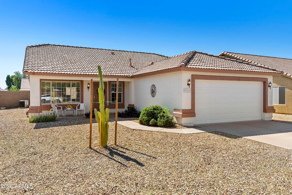 Photo of 955 W 12th Avenue, Apache Junction, AZ 85120 (MLS # 6993239)
