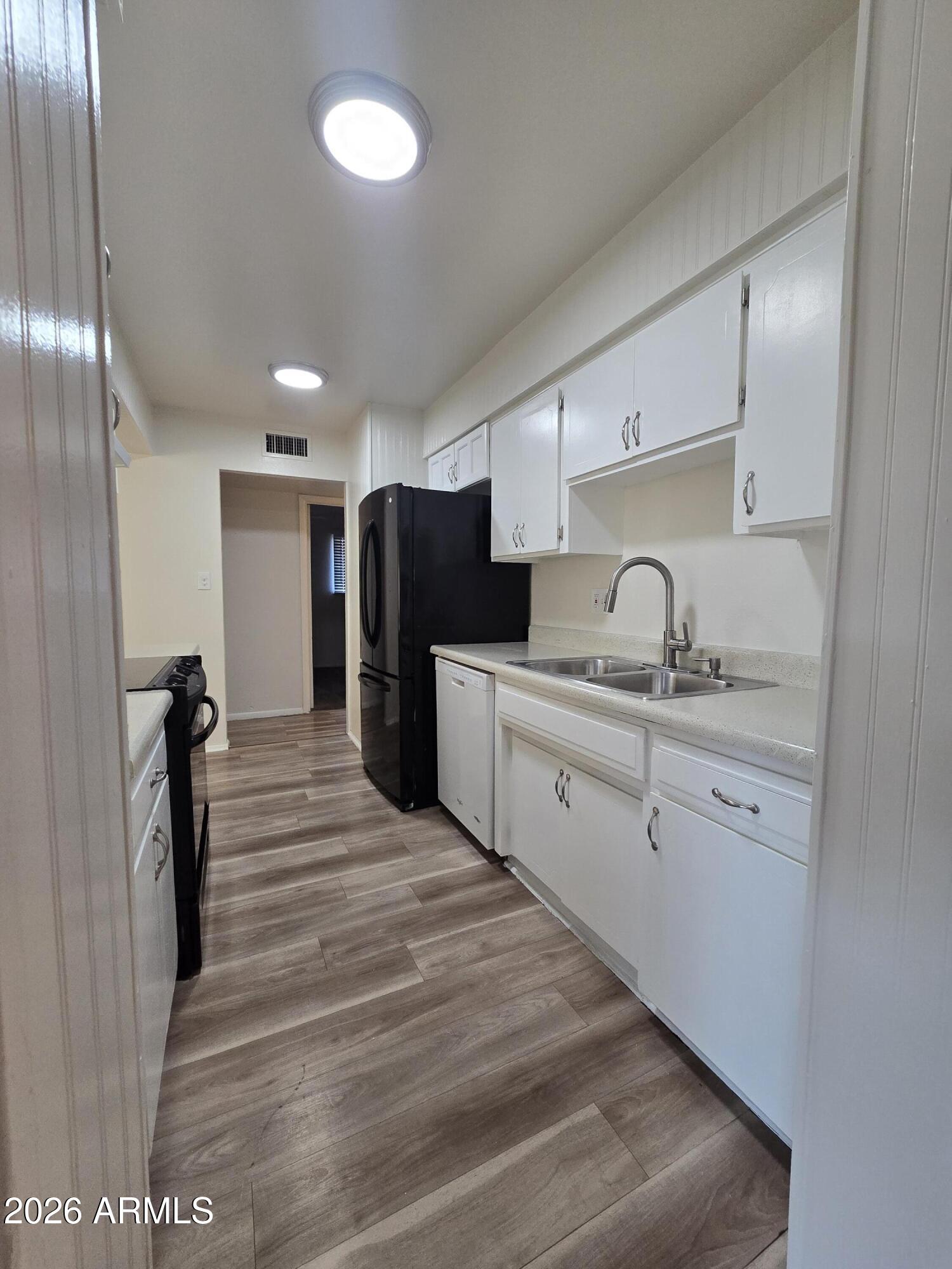 3339 W CHOLLA Street