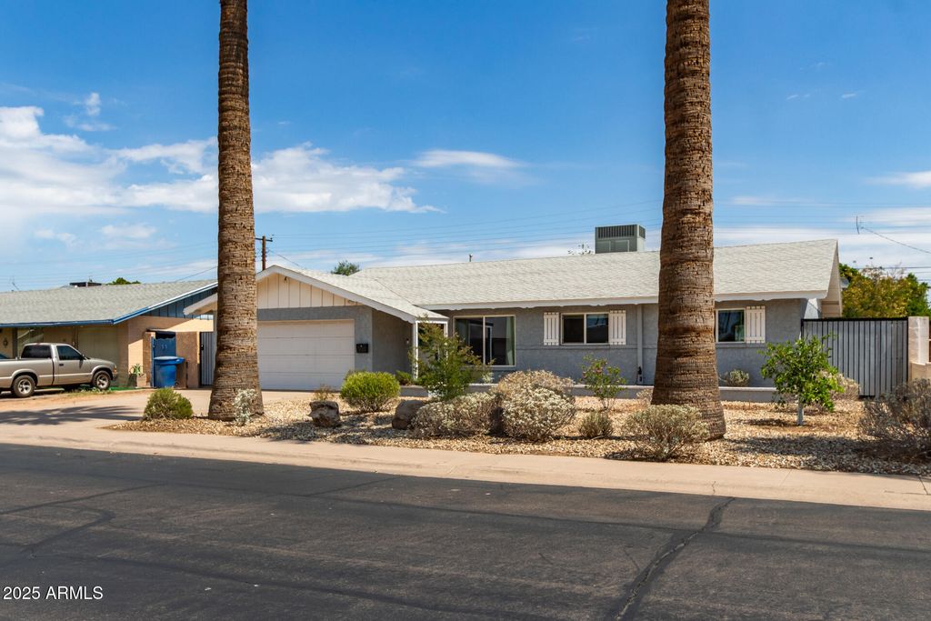 Photo of 100 E Geneva Drive, Tempe, AZ 85282 (MLS # 6861851)