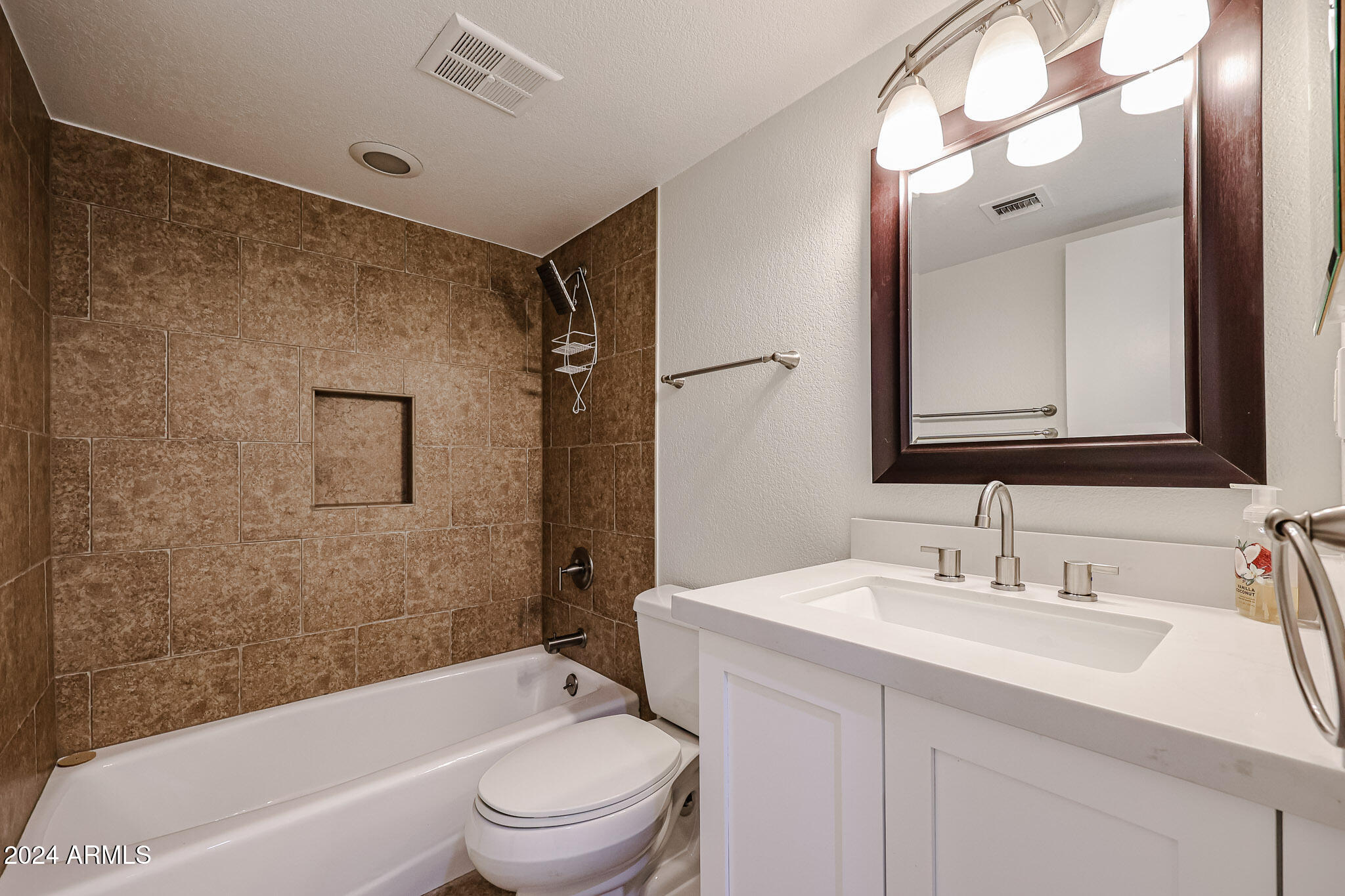 Scottsdale, Arizona 85250, United States, 2 Bedrooms Bedrooms, ,2 BathroomsBathrooms,Residential,Active,25072