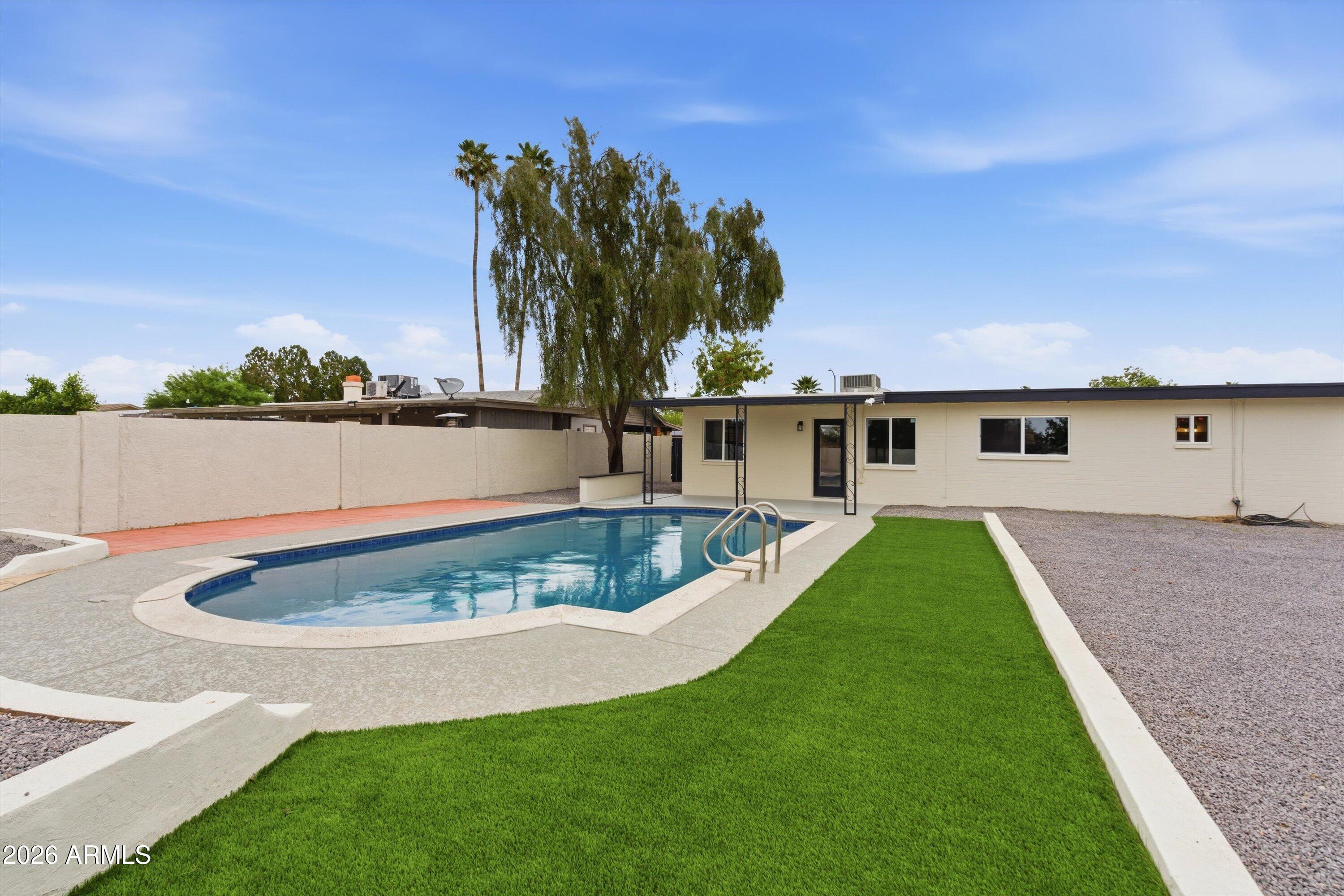 2211 W WINDROSE Drive