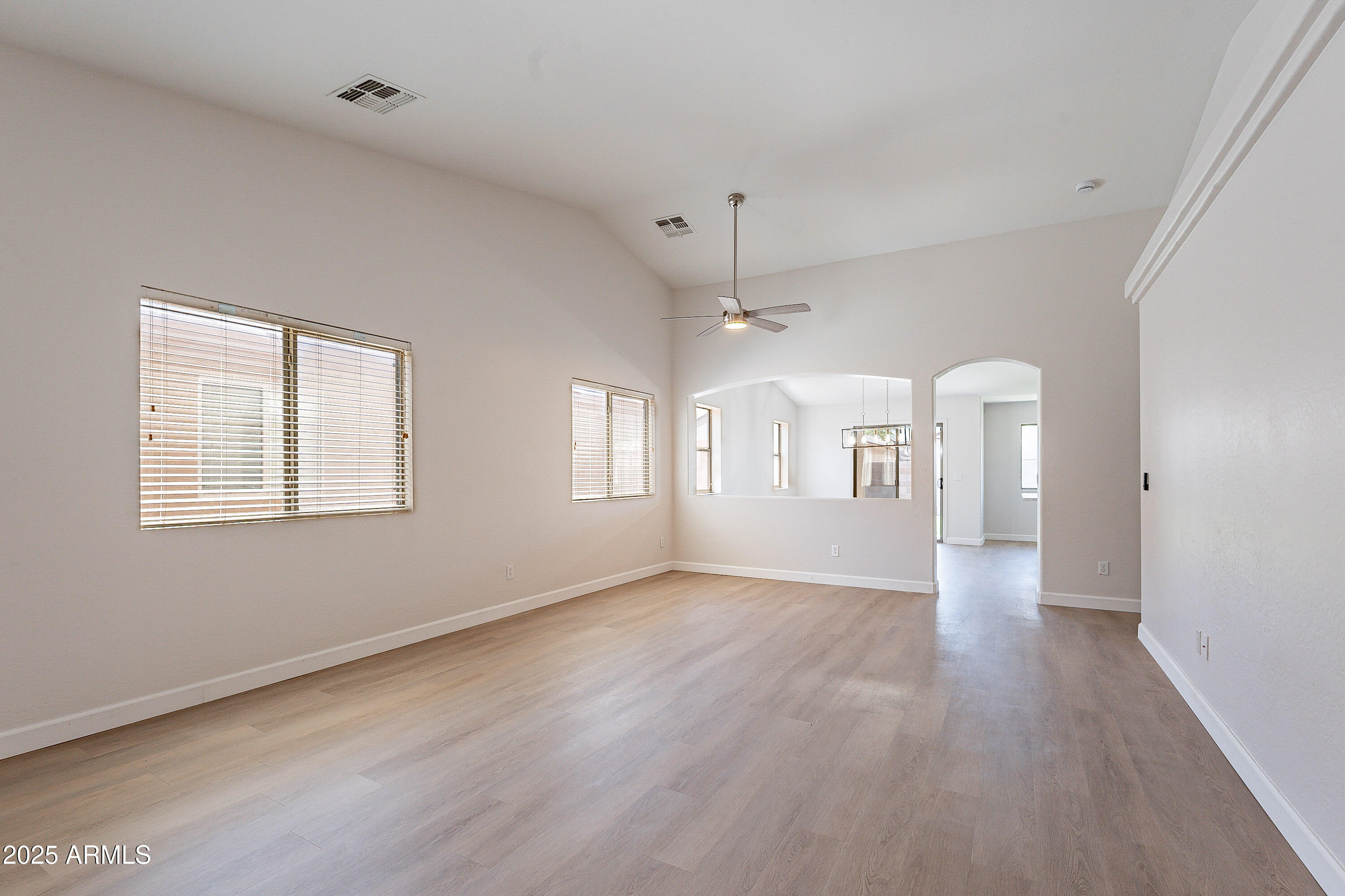 3313 W WAYLAND Drive
