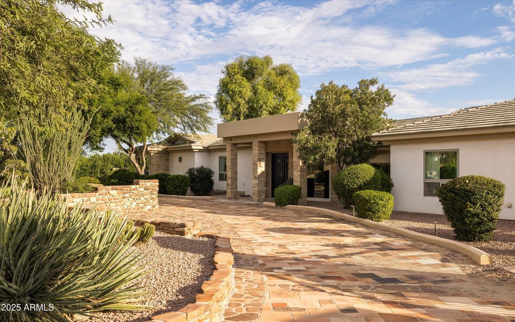 Photo of 8139 E Desert Cove Avenue, Scottsdale, AZ 85260 (MLS # 6942289)