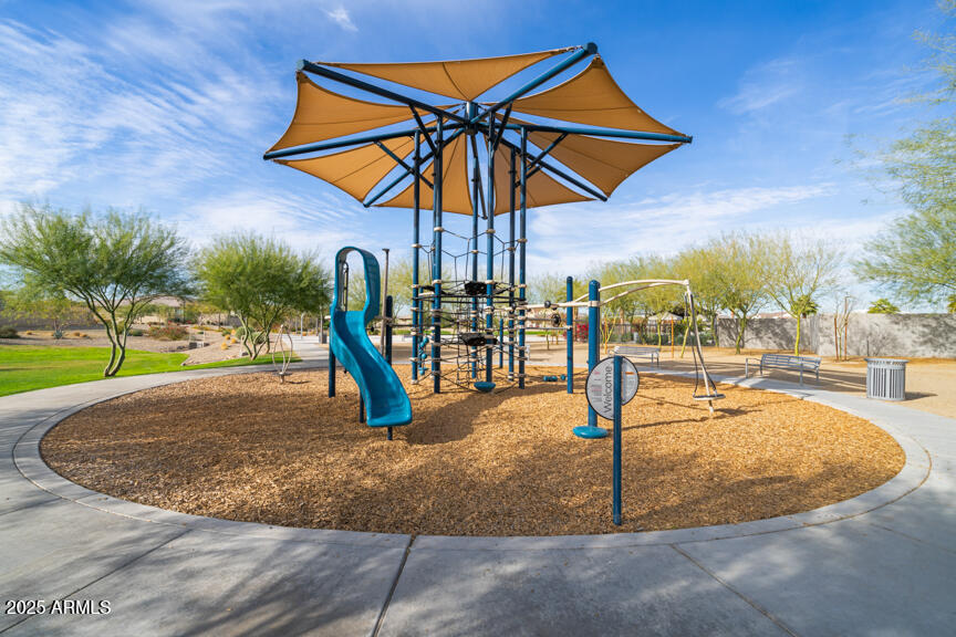 8839 W COLTER Street