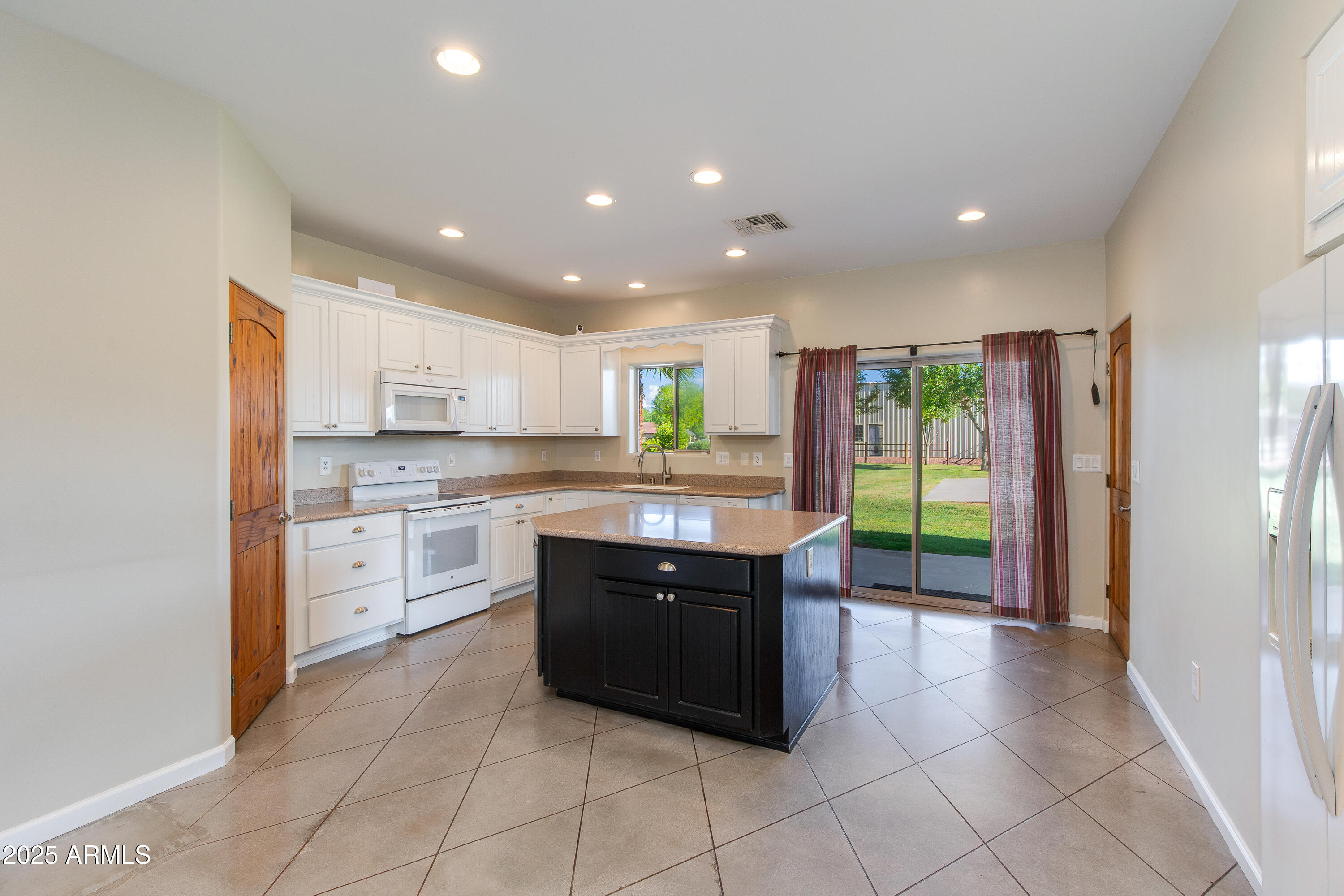 2527 S 215TH Drive