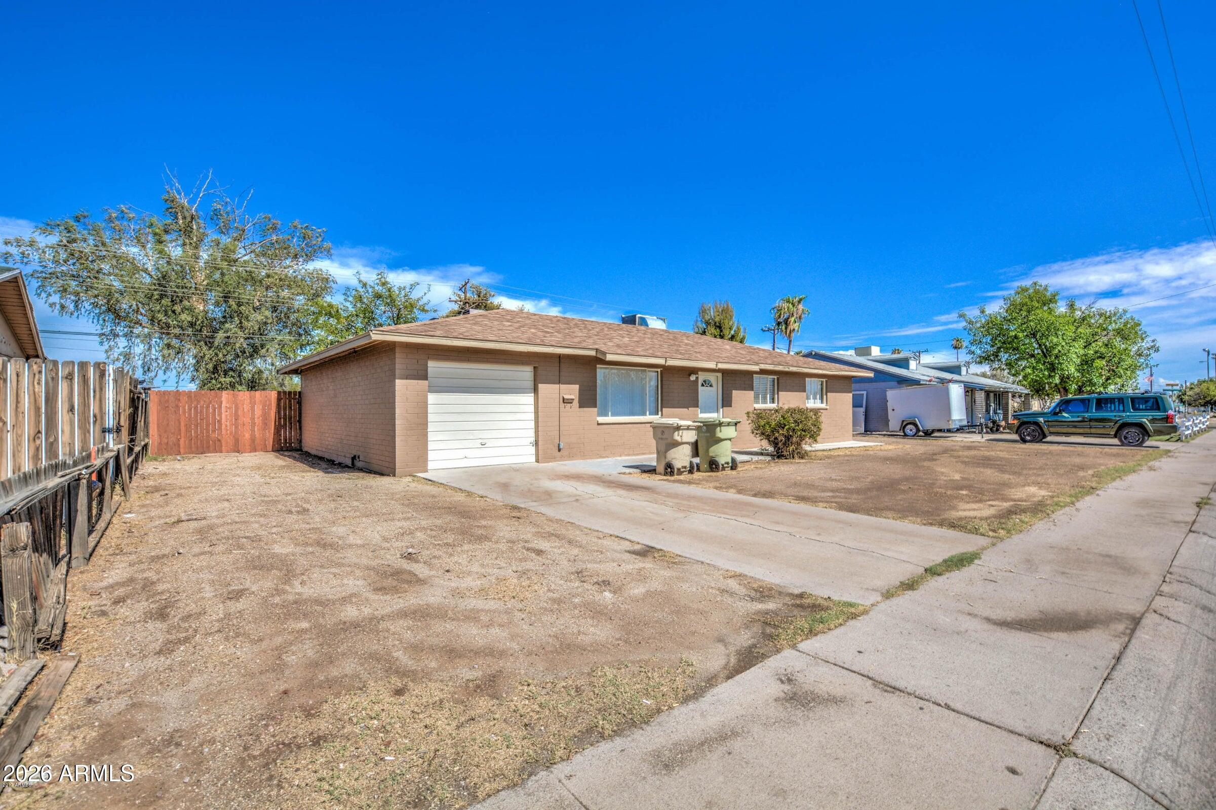 5633 N 65TH Avenue