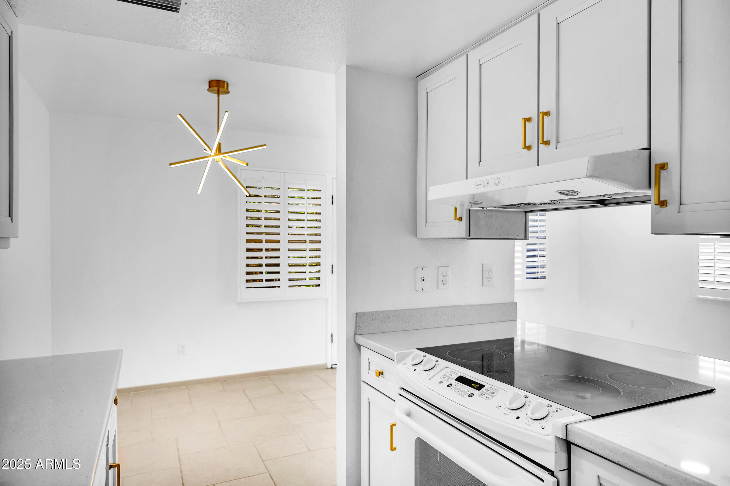 8017 E GLENROSA Avenue