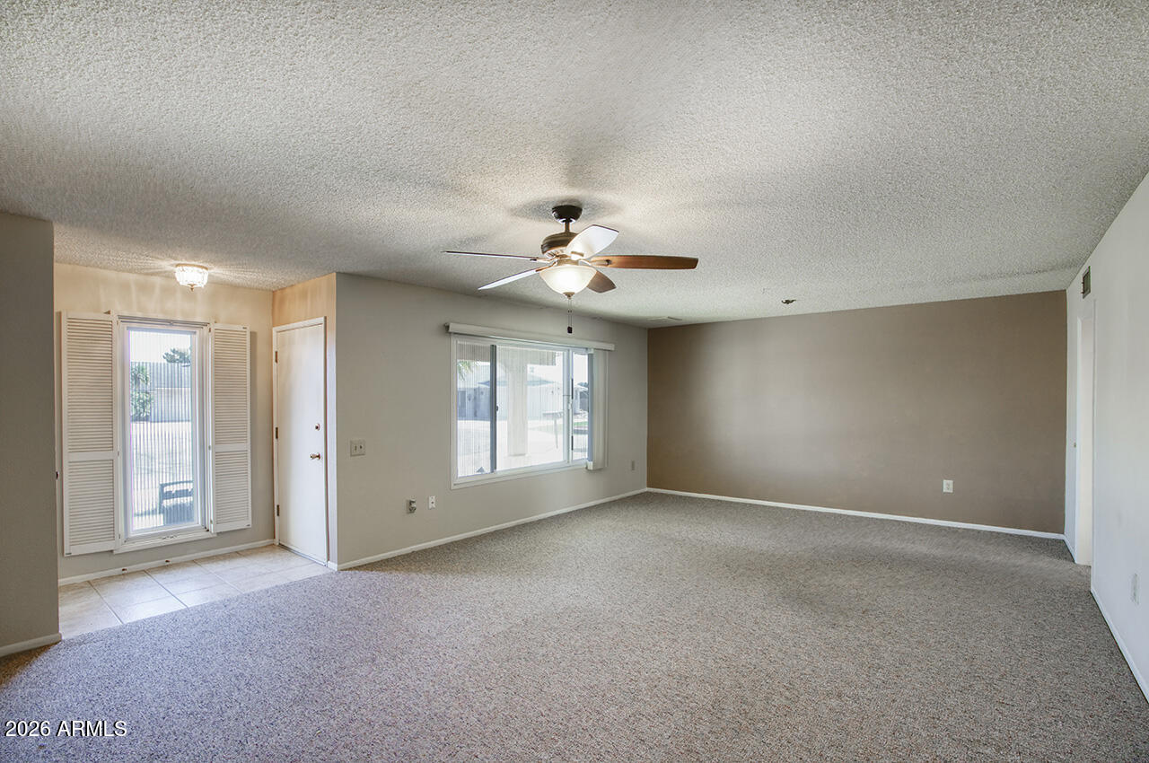 9815 W LINDGREN Avenue