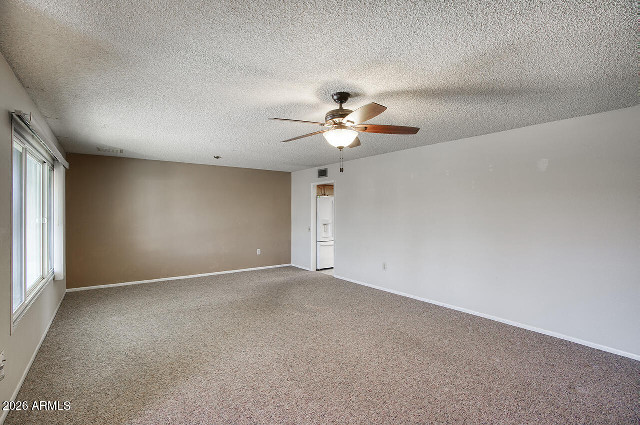 9815 W LINDGREN Avenue