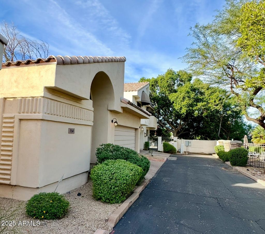 Photo of 7240 N Dreamy Draw Drive #114, Phoenix, AZ 85020 (MLS # 6952137)