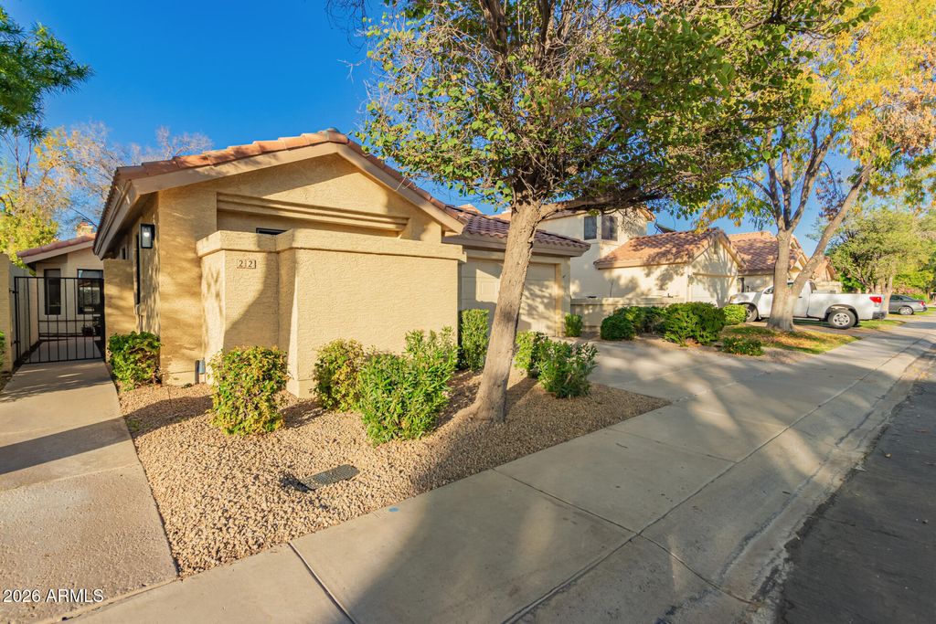 Photo of 22 E Caroline Lane, Tempe, AZ 85284 (MLS # 6977662)