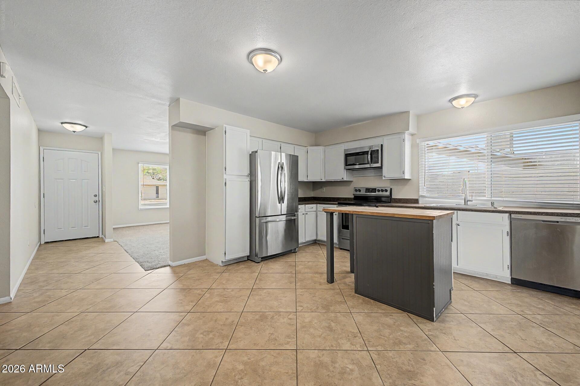2235 W EL MORO Avenue