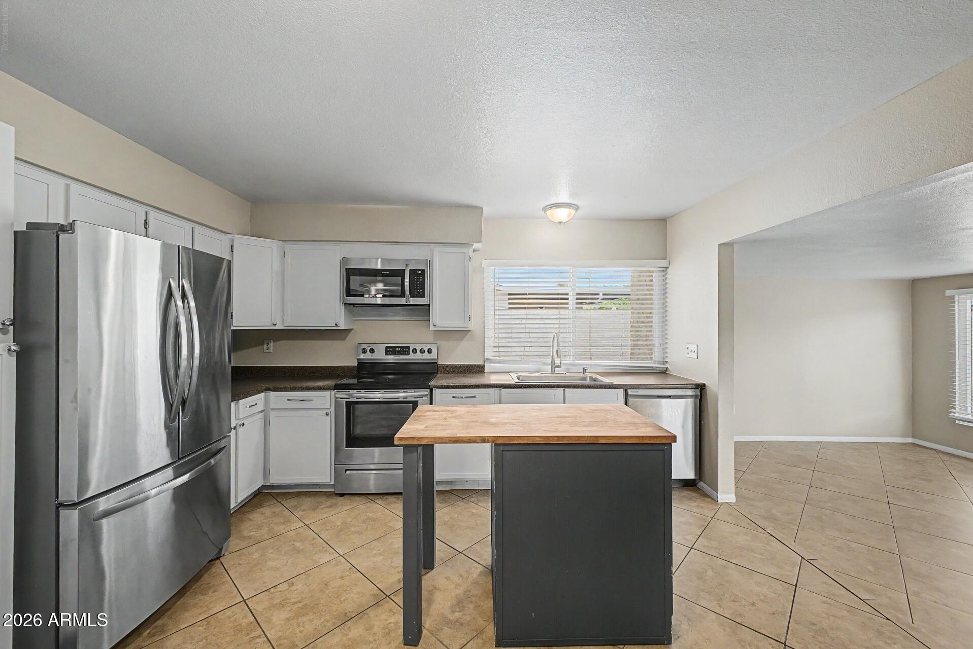 2235 W EL MORO Avenue
